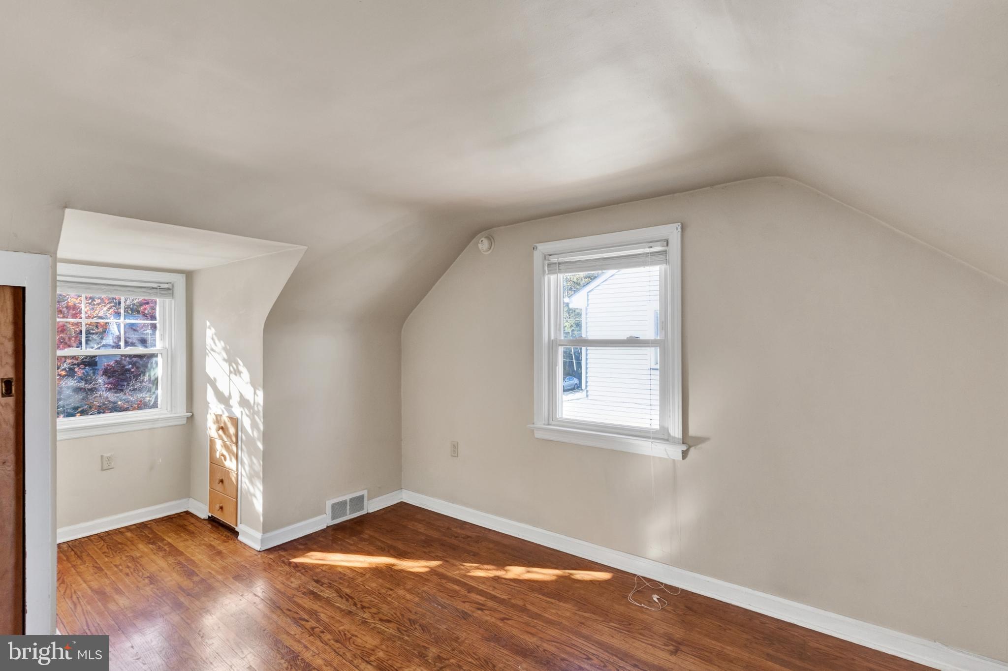 MAPLE SHADE - Residential