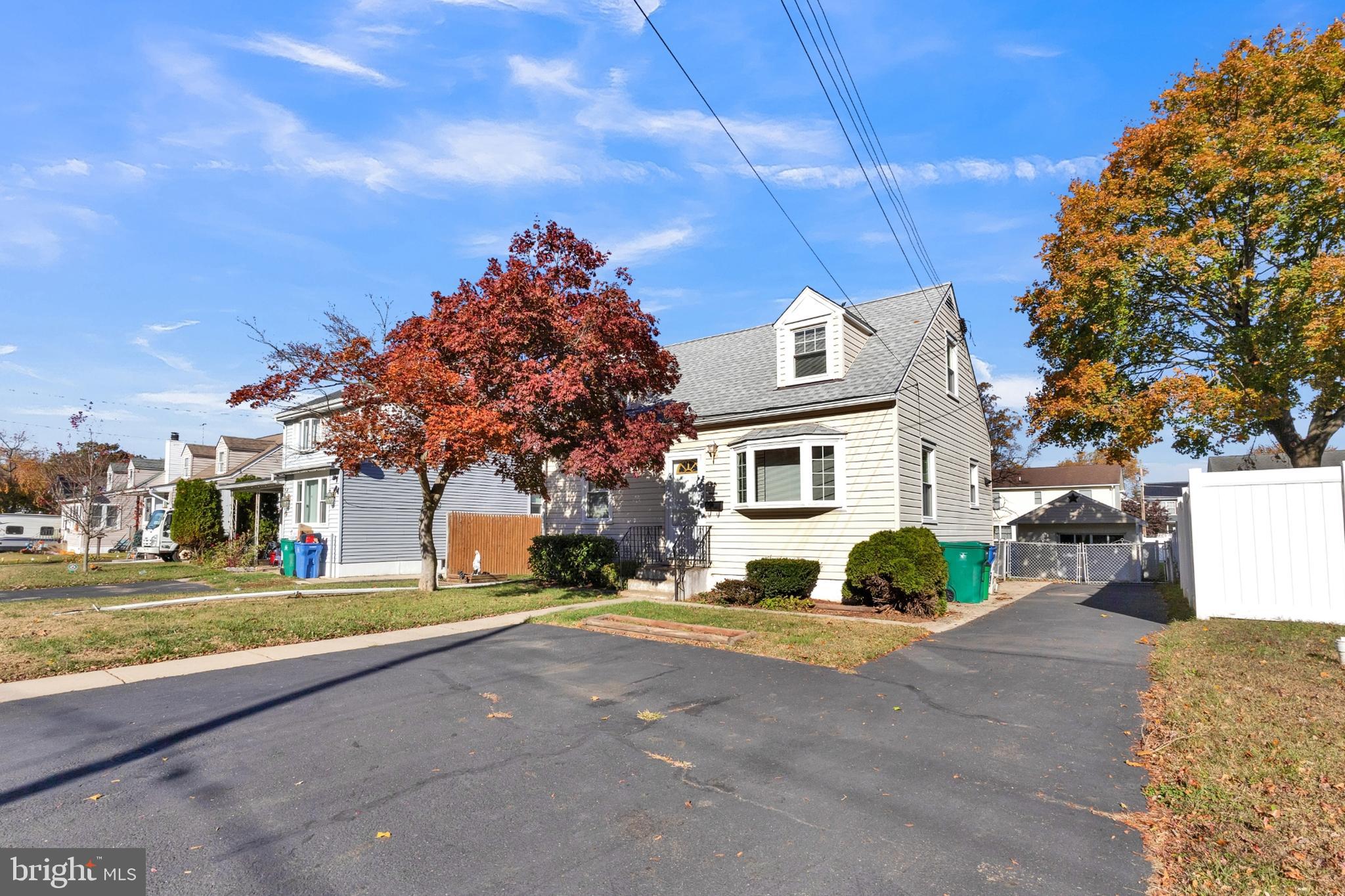 MAPLE SHADE - Residential