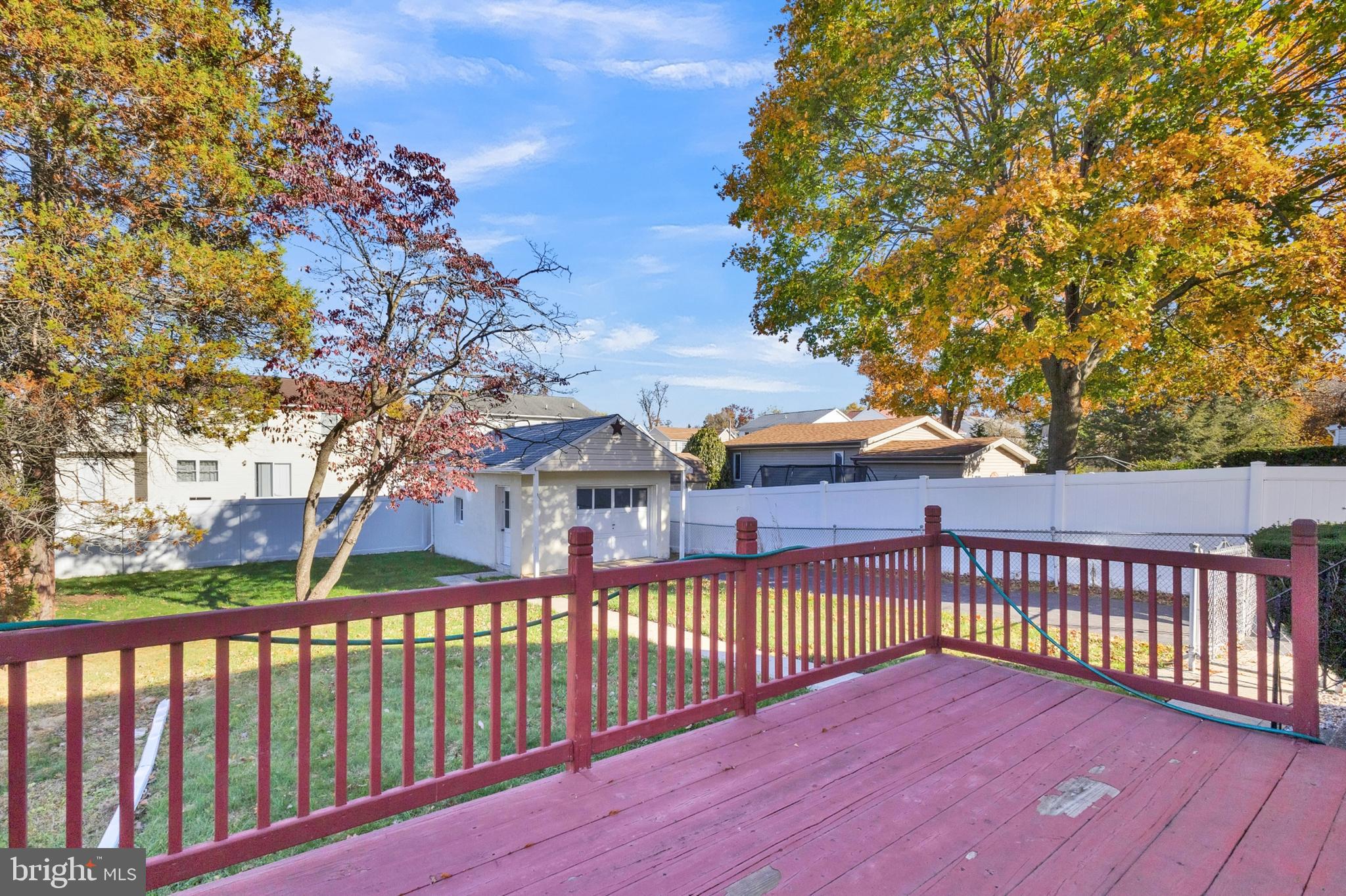 MAPLE SHADE - Residential