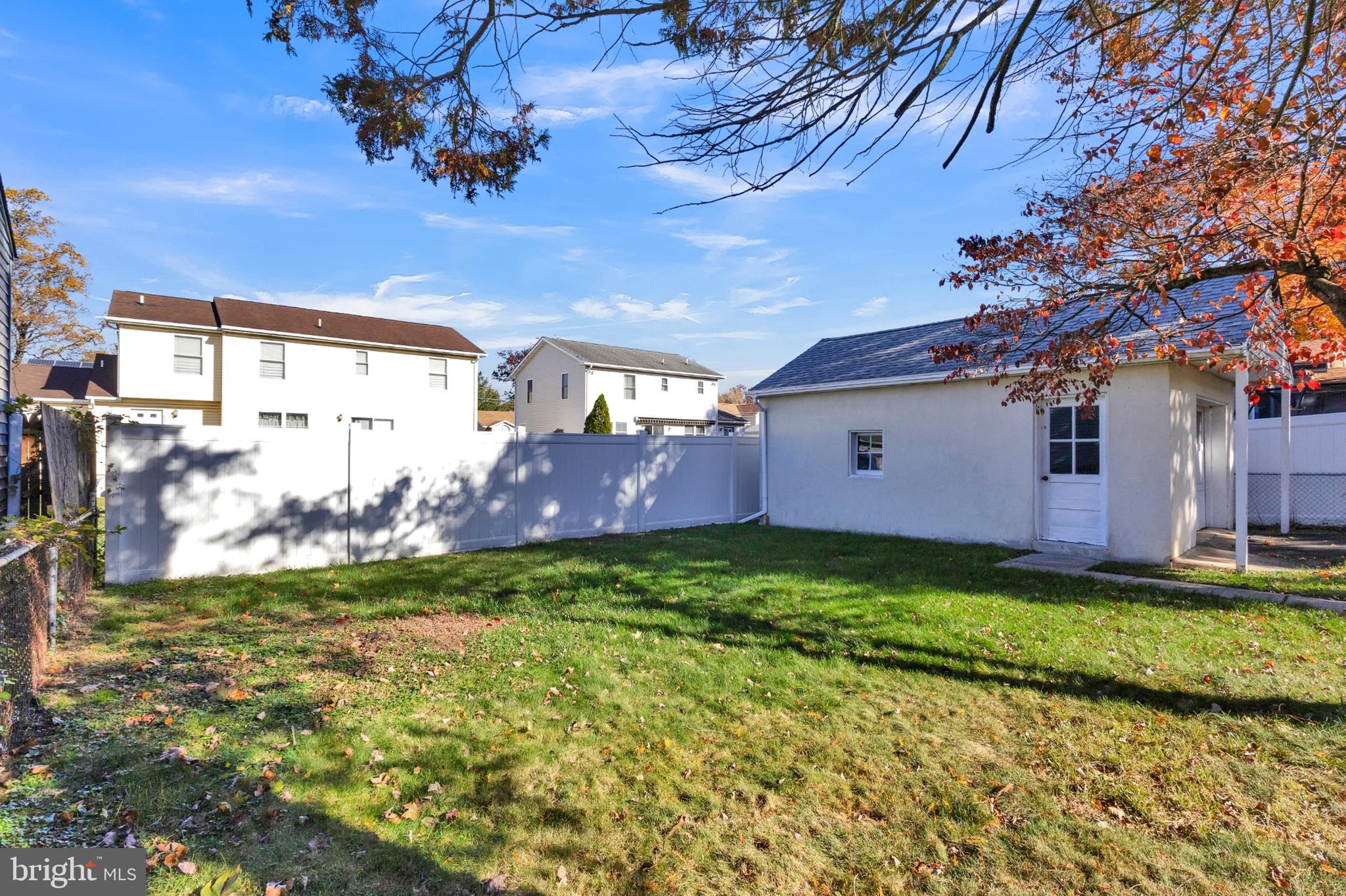 MAPLE SHADE - Residential