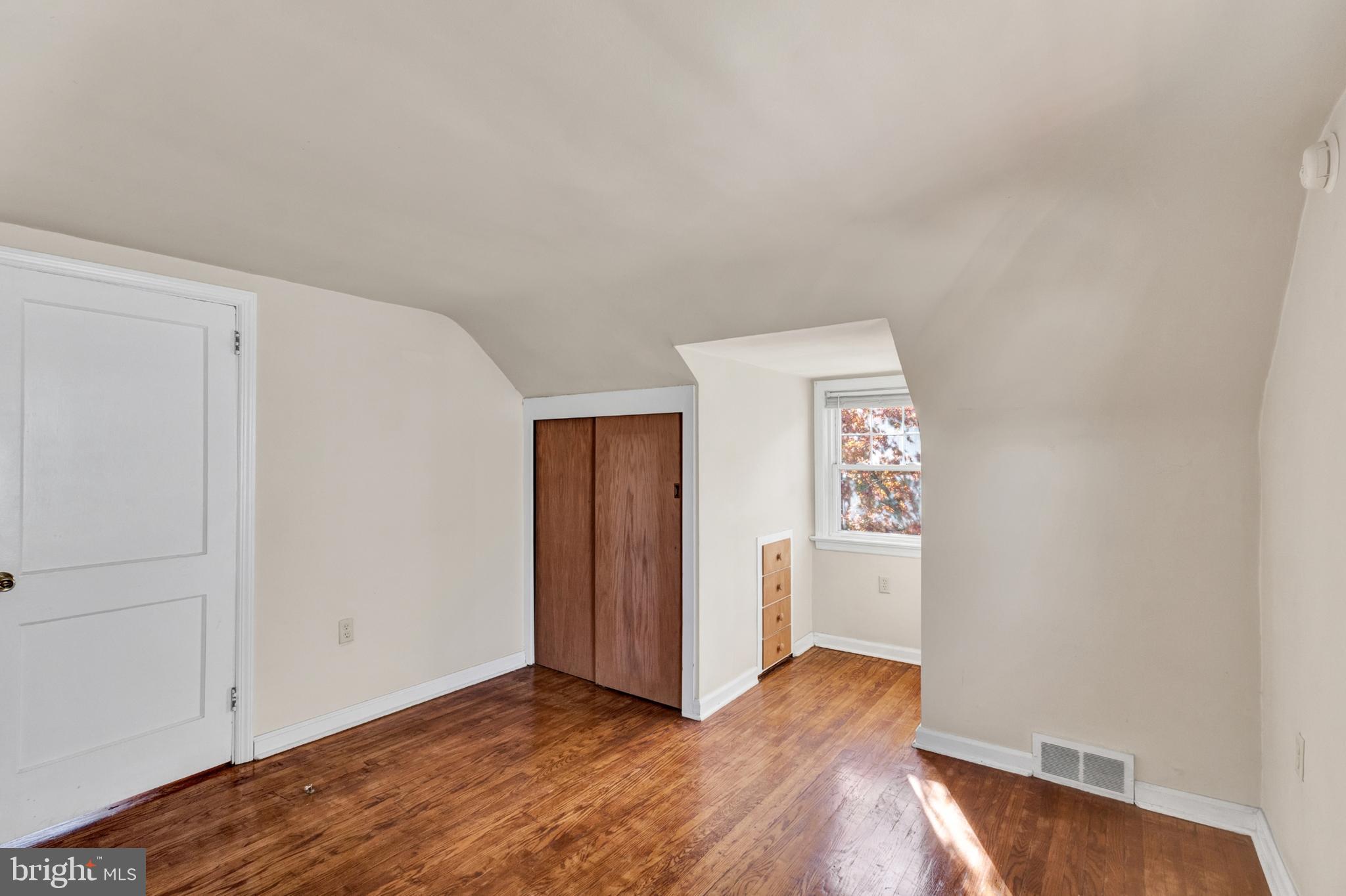 MAPLE SHADE - Residential