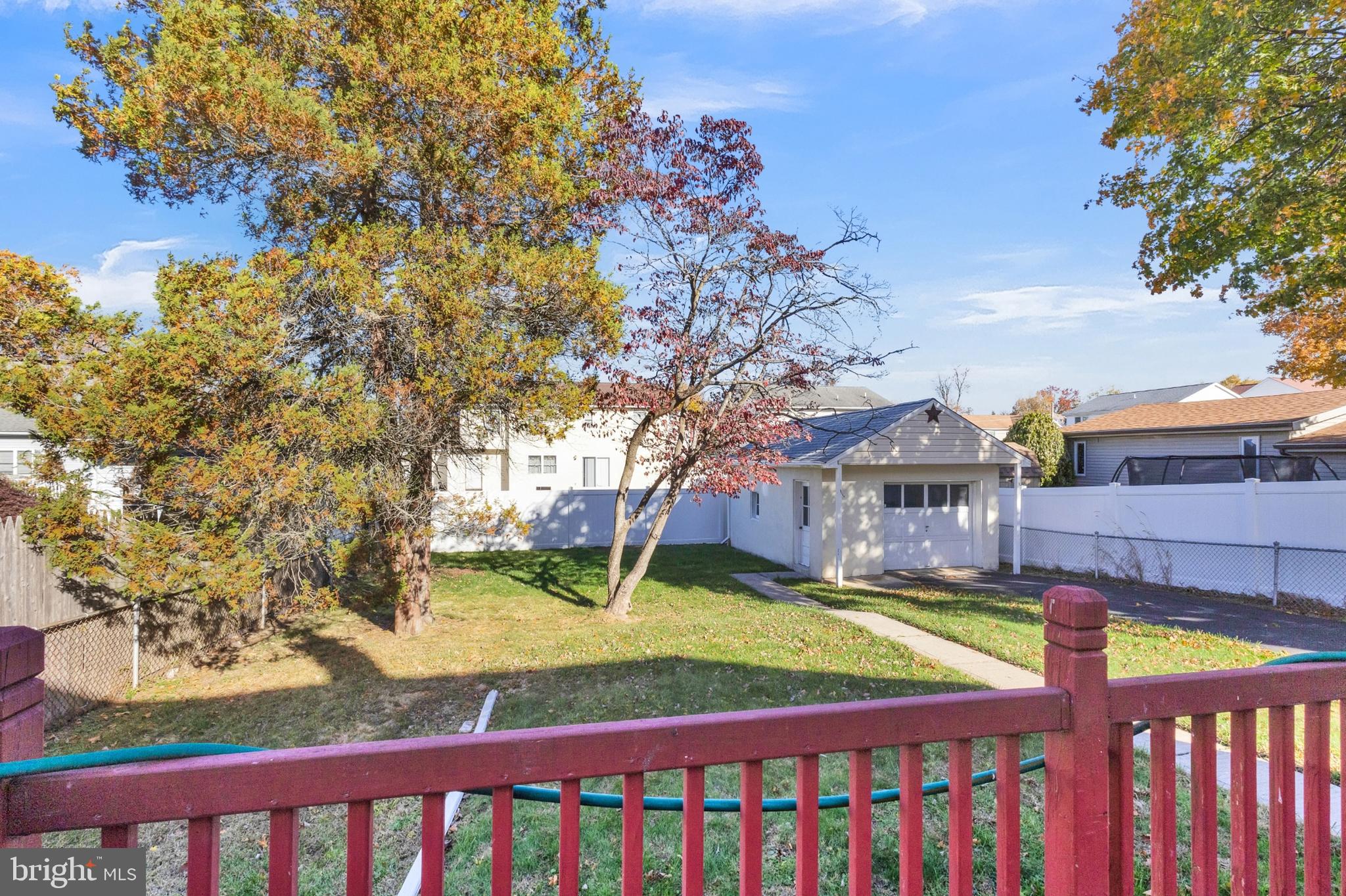 MAPLE SHADE - Residential