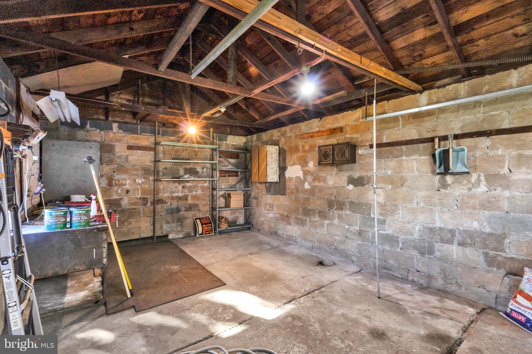 MAPLE SHADE - Residential