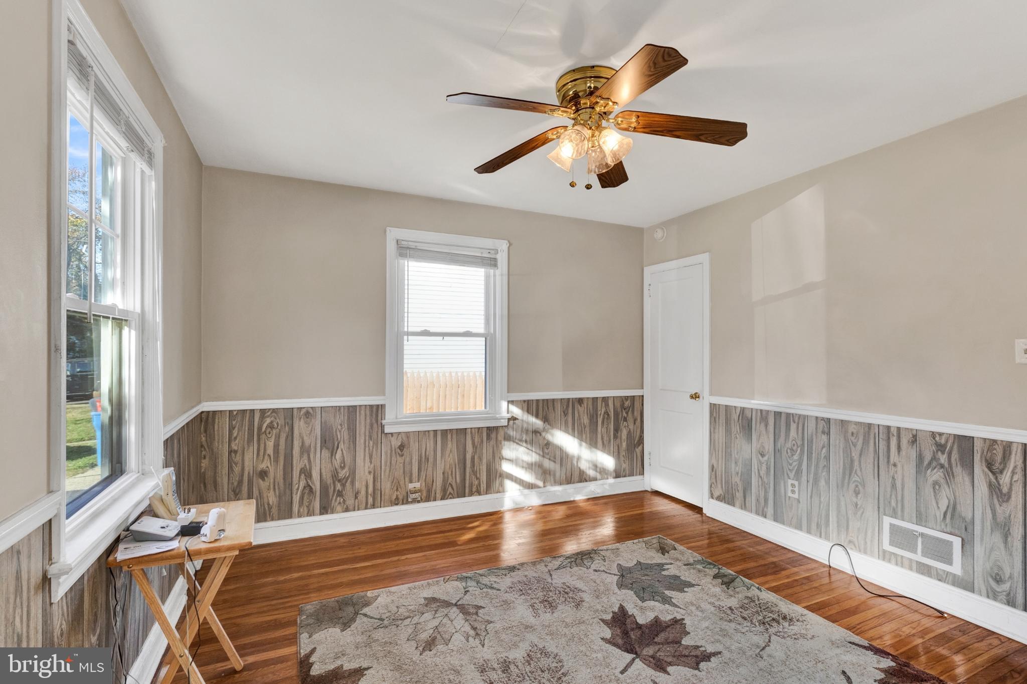 MAPLE SHADE - Residential