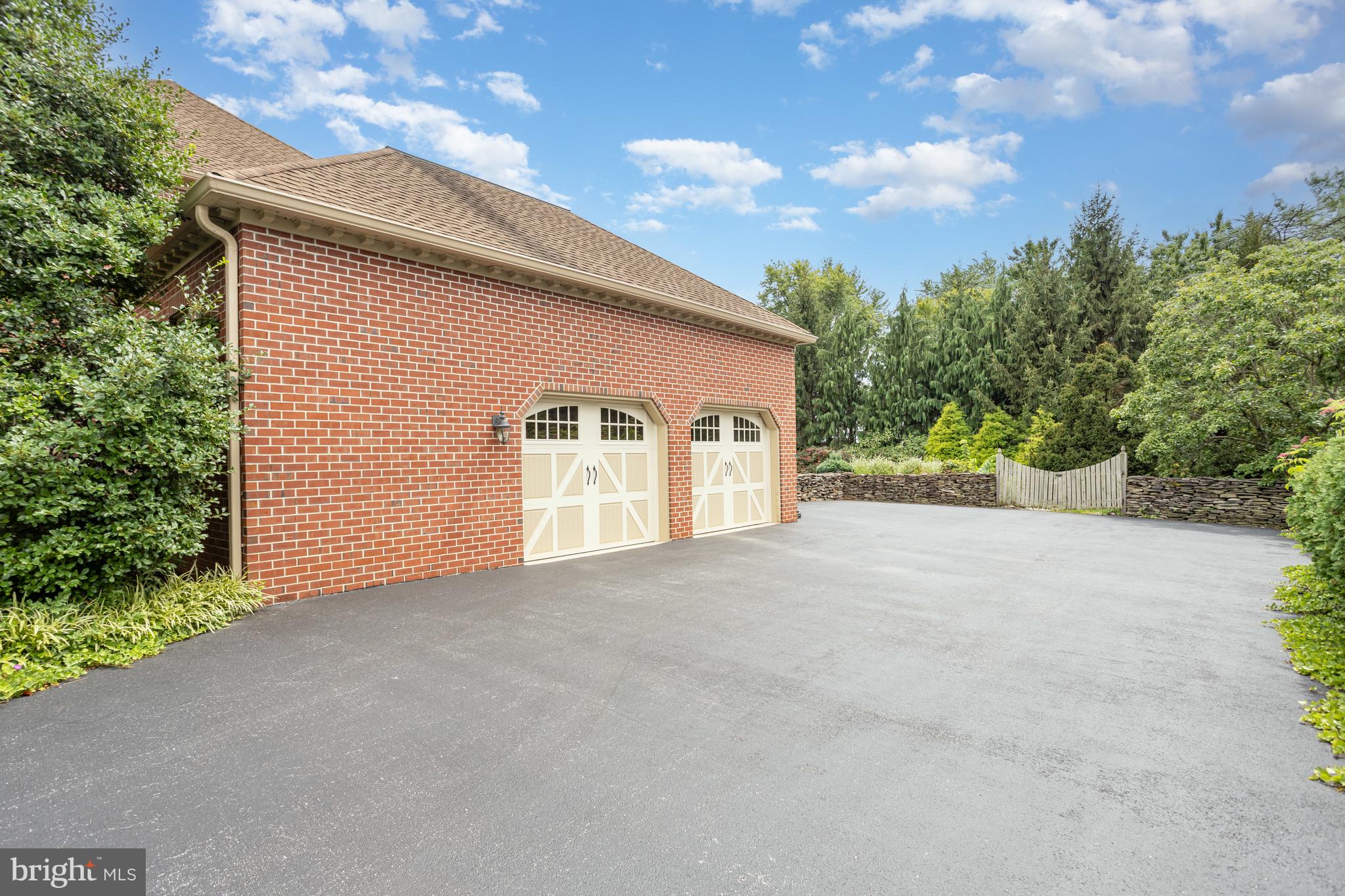 HEPPLEWHITE ESTATES - Residential