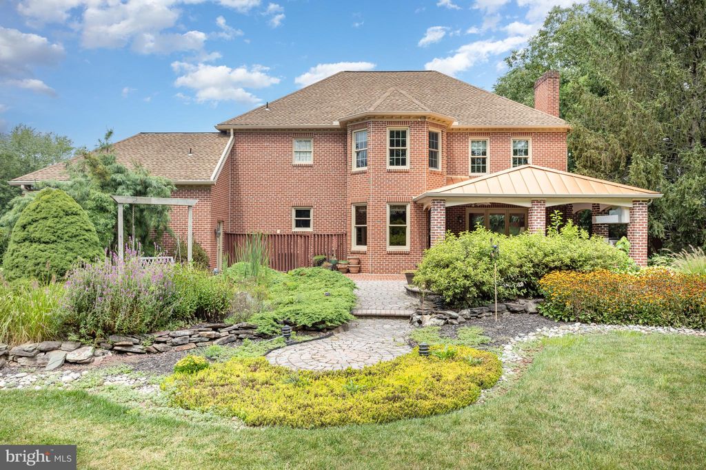 Photo of 2547 Hepplewhite Drive, YORK, PA 17404 (MLS # PAYK2092018)