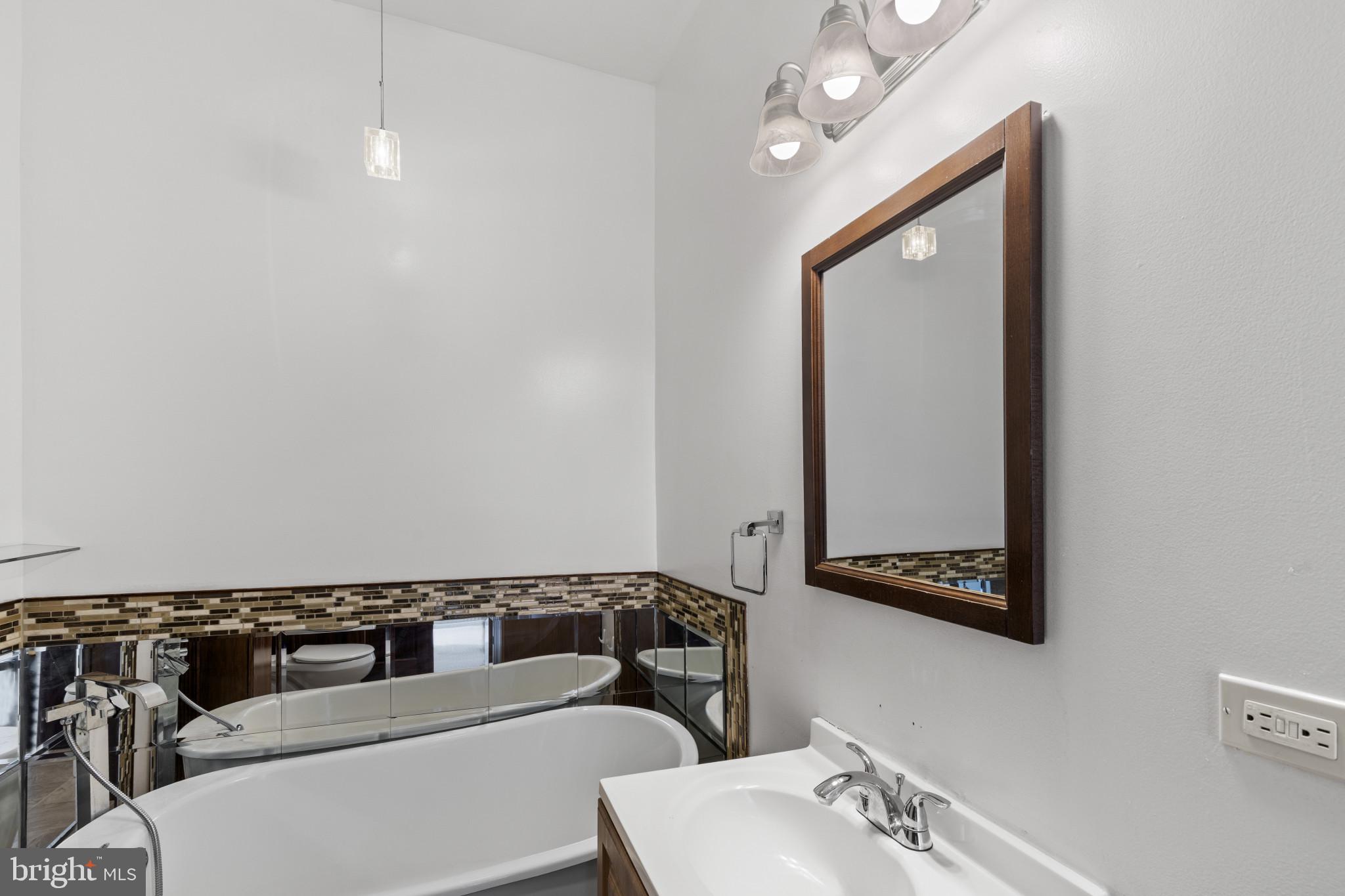 DELK MANOR - Residential