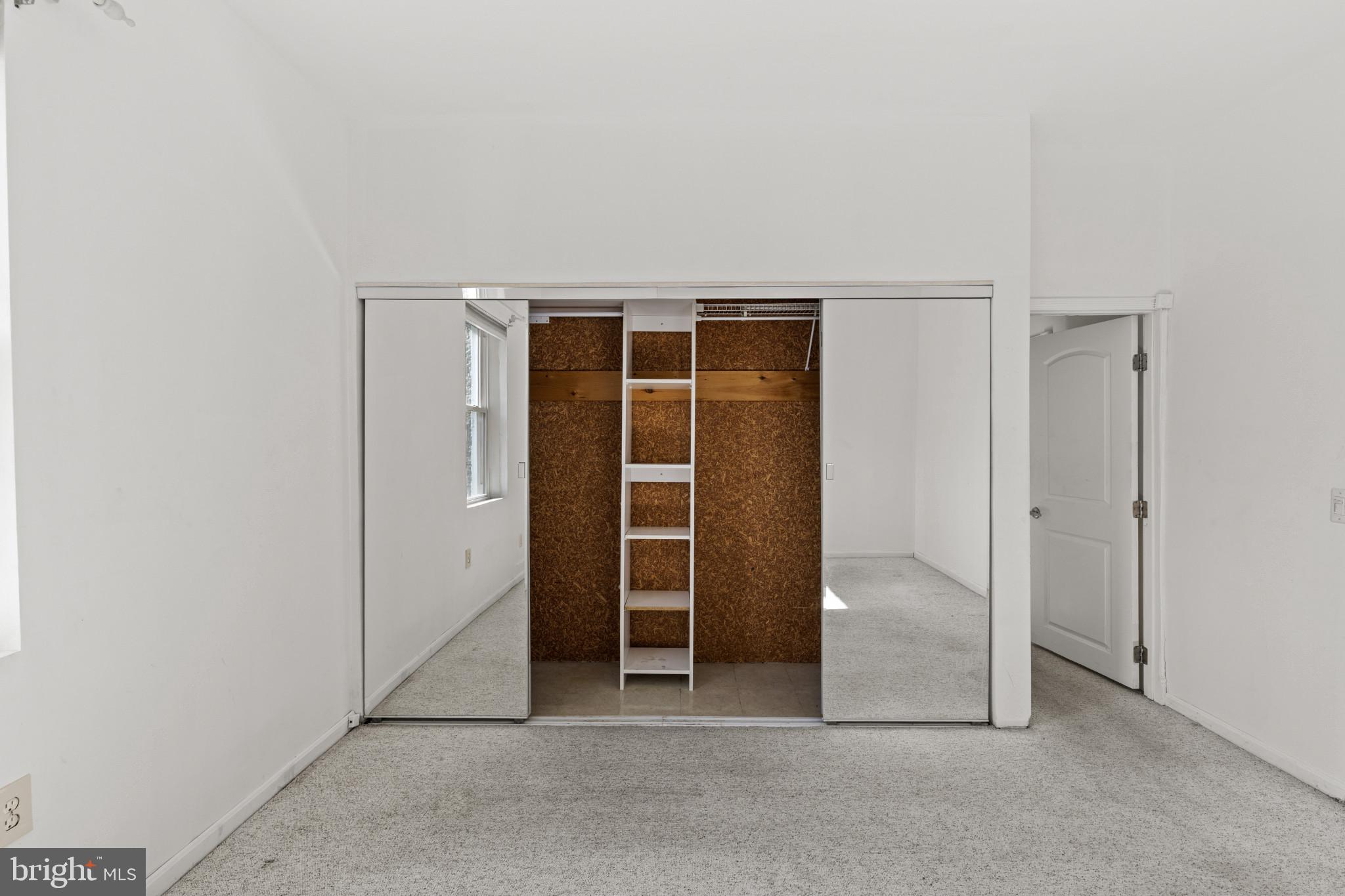 DELK MANOR - Residential