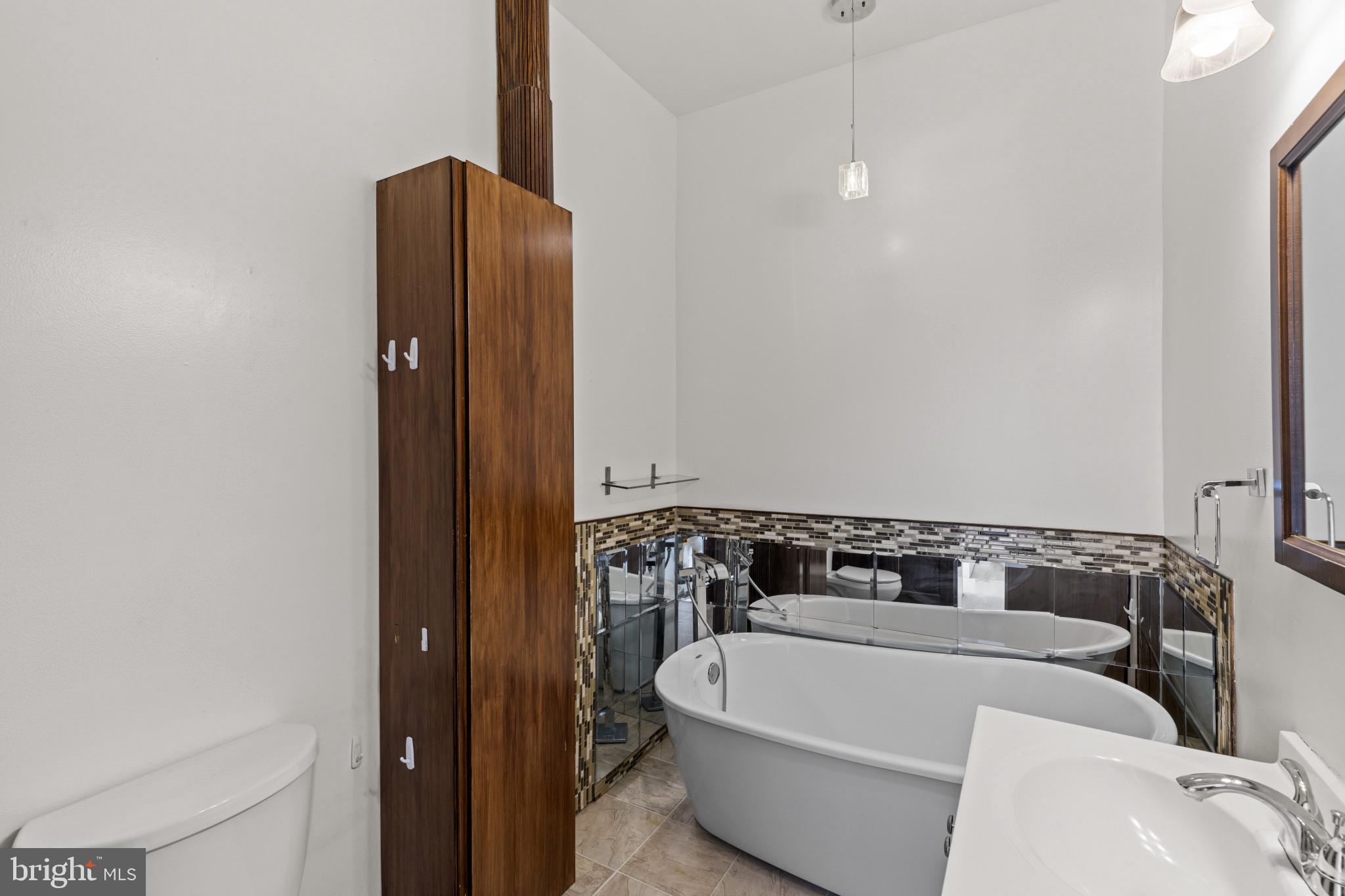 DELK MANOR - Residential