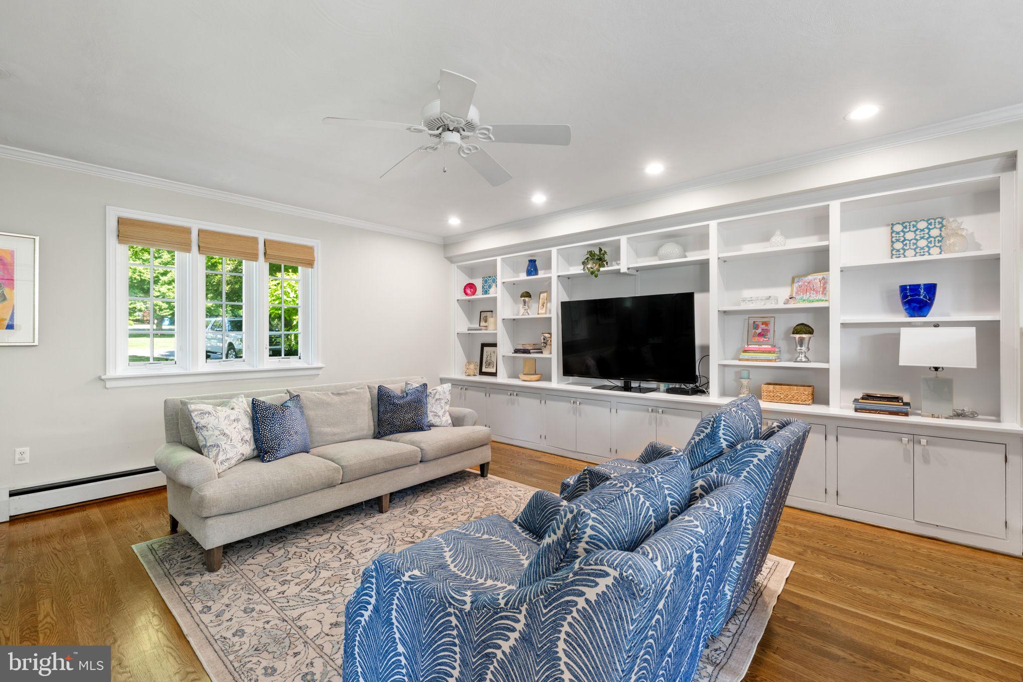 STONEWALL COURT - Residential