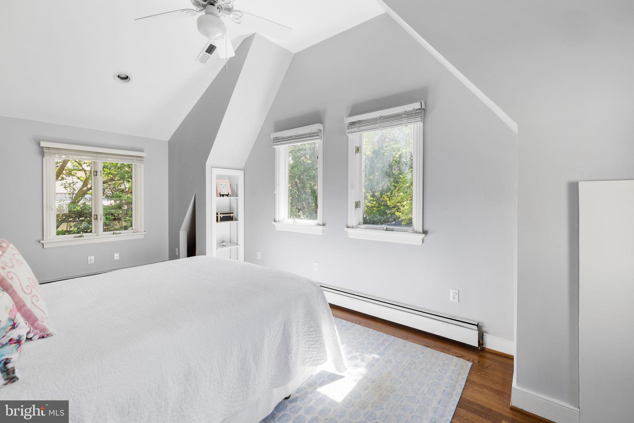 STONEWALL COURT - Residential