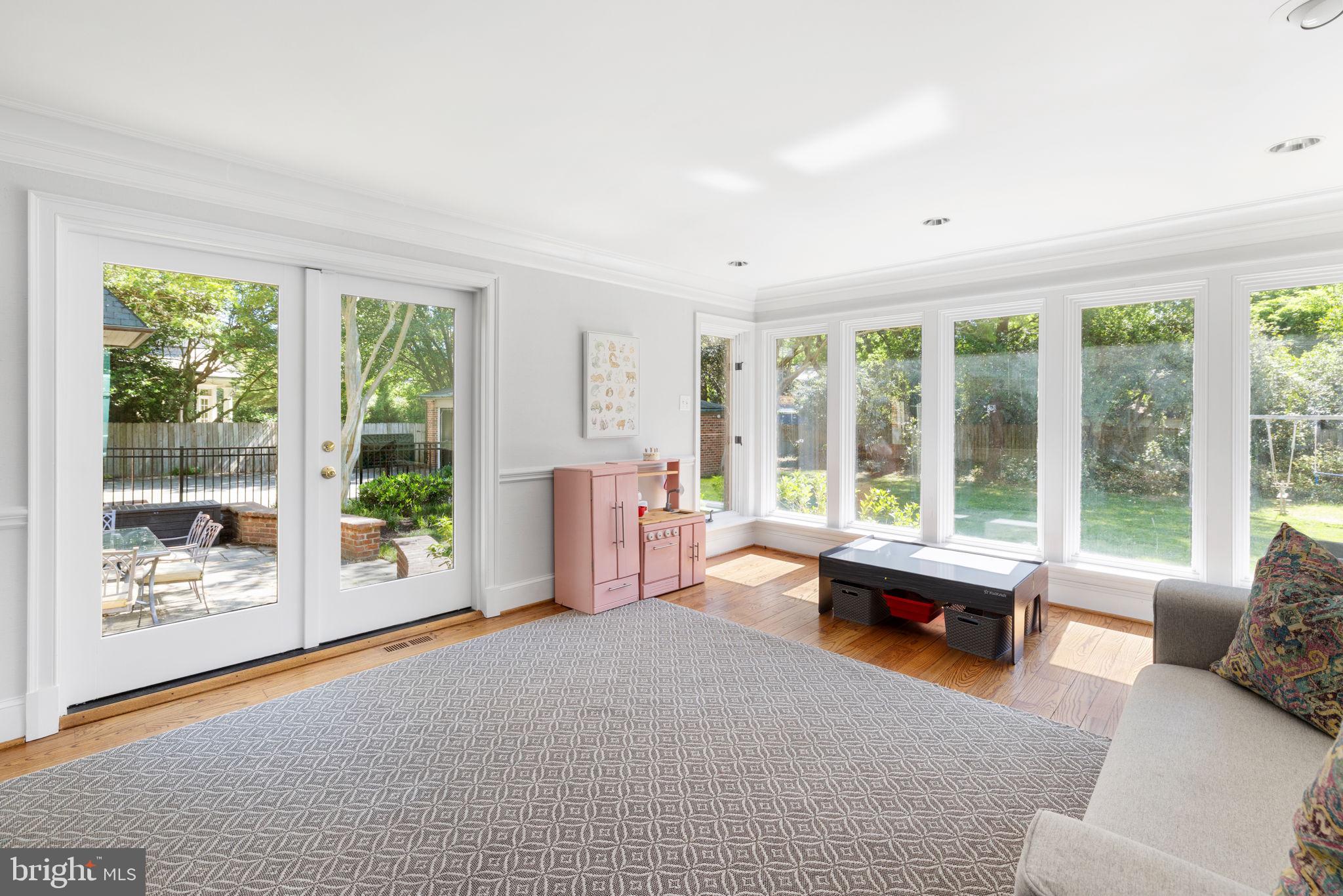 STONEWALL COURT - Residential