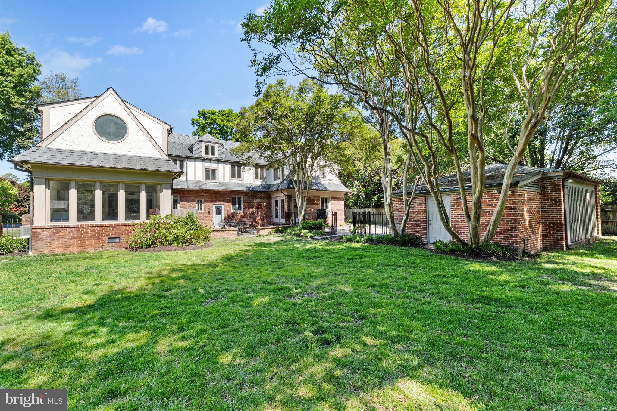 STONEWALL COURT - Residential