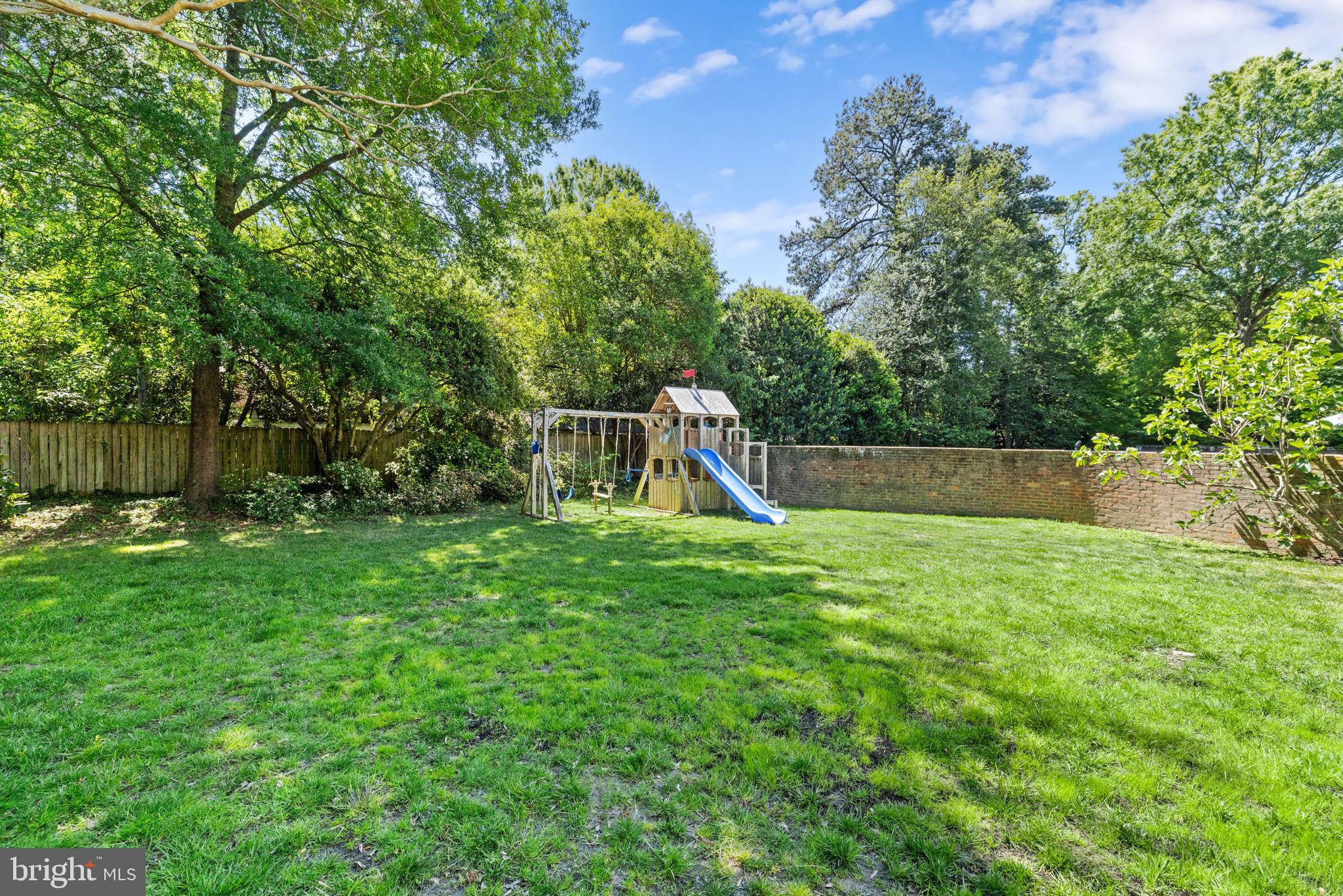 STONEWALL COURT - Residential