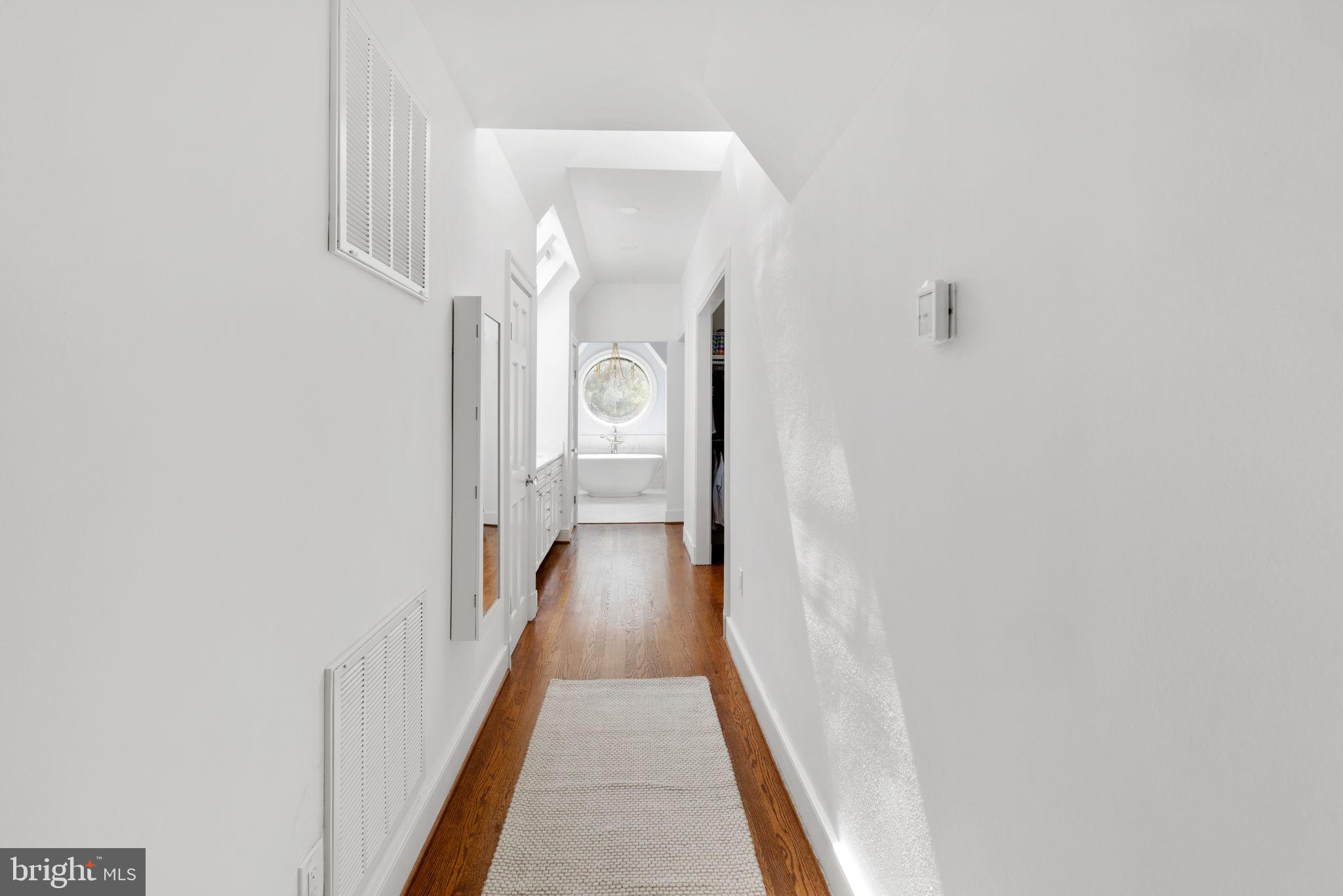 STONEWALL COURT - Residential