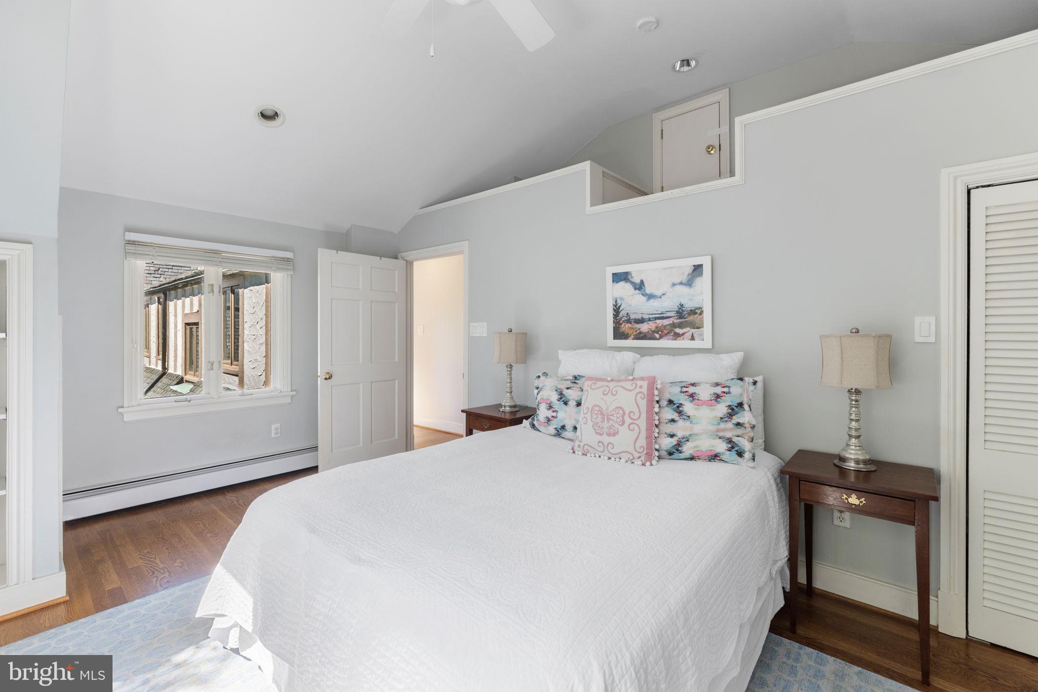 STONEWALL COURT - Residential