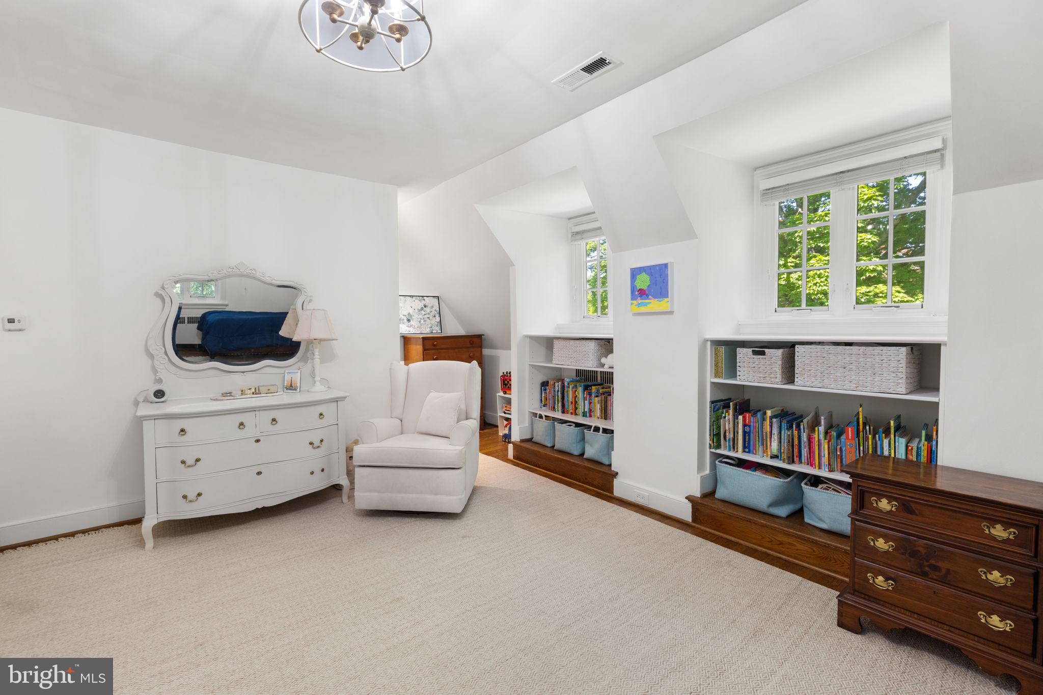 STONEWALL COURT - Residential