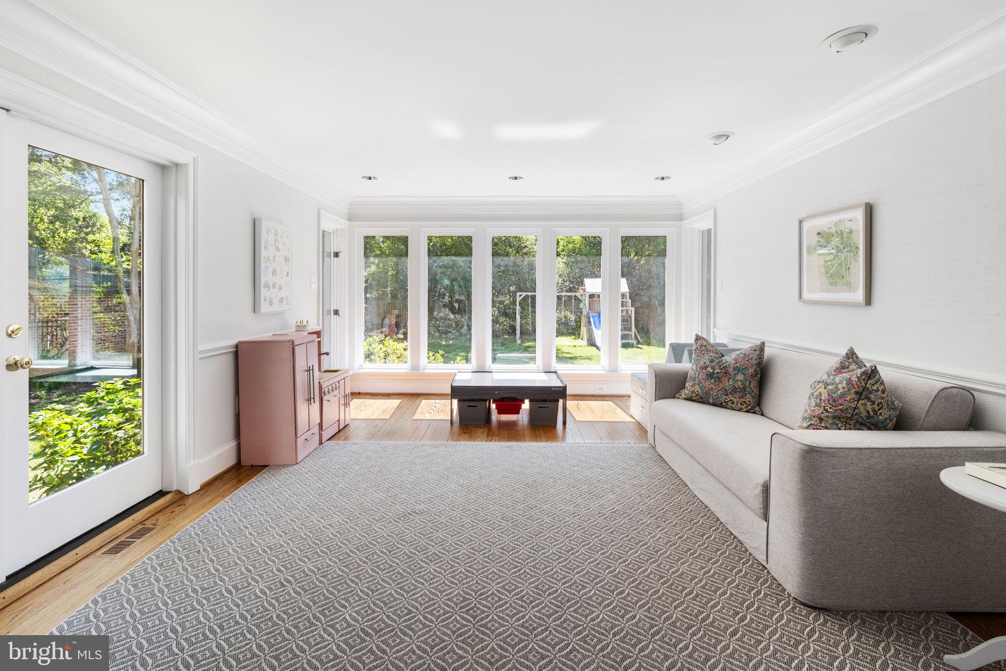 STONEWALL COURT - Residential