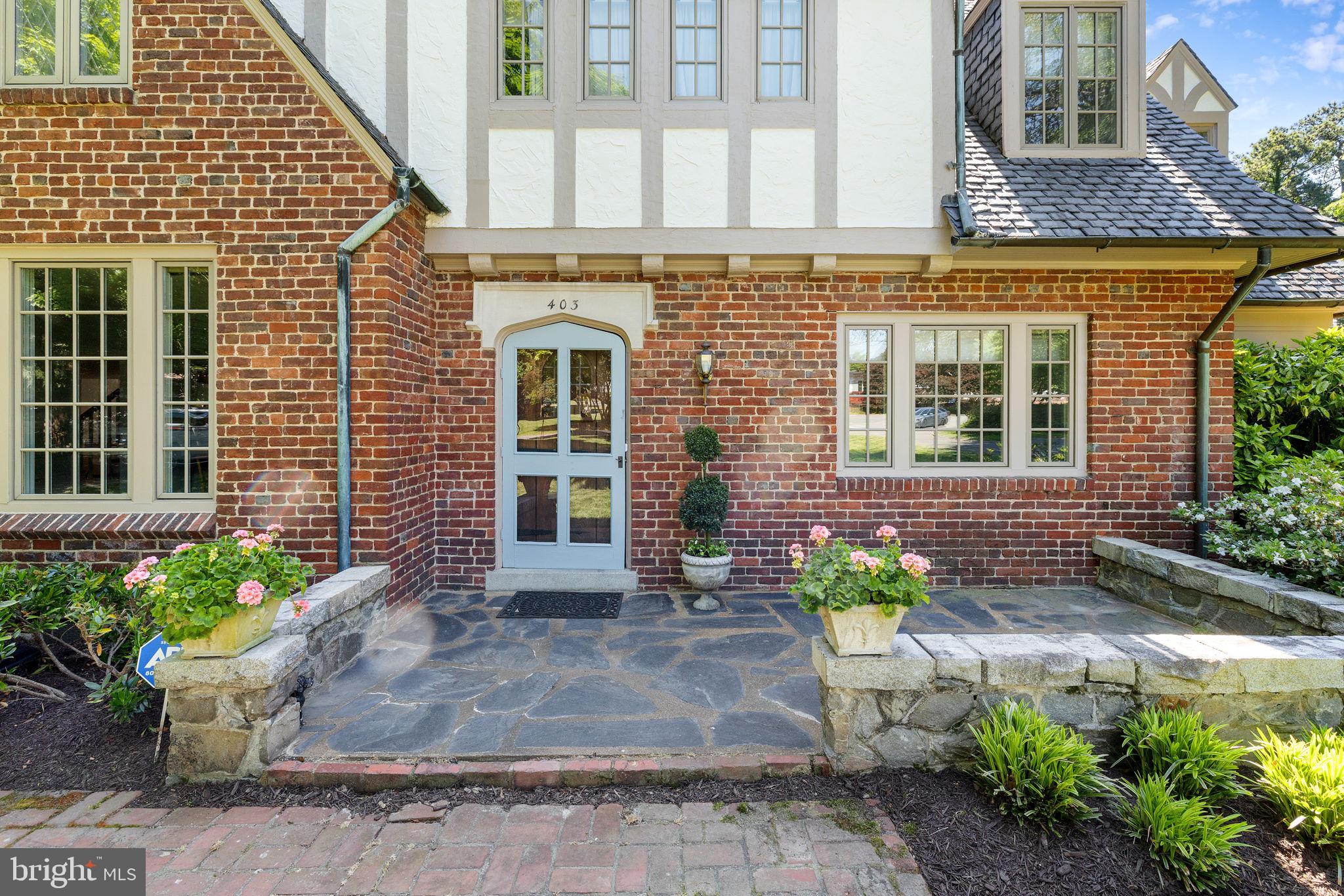 STONEWALL COURT - Residential