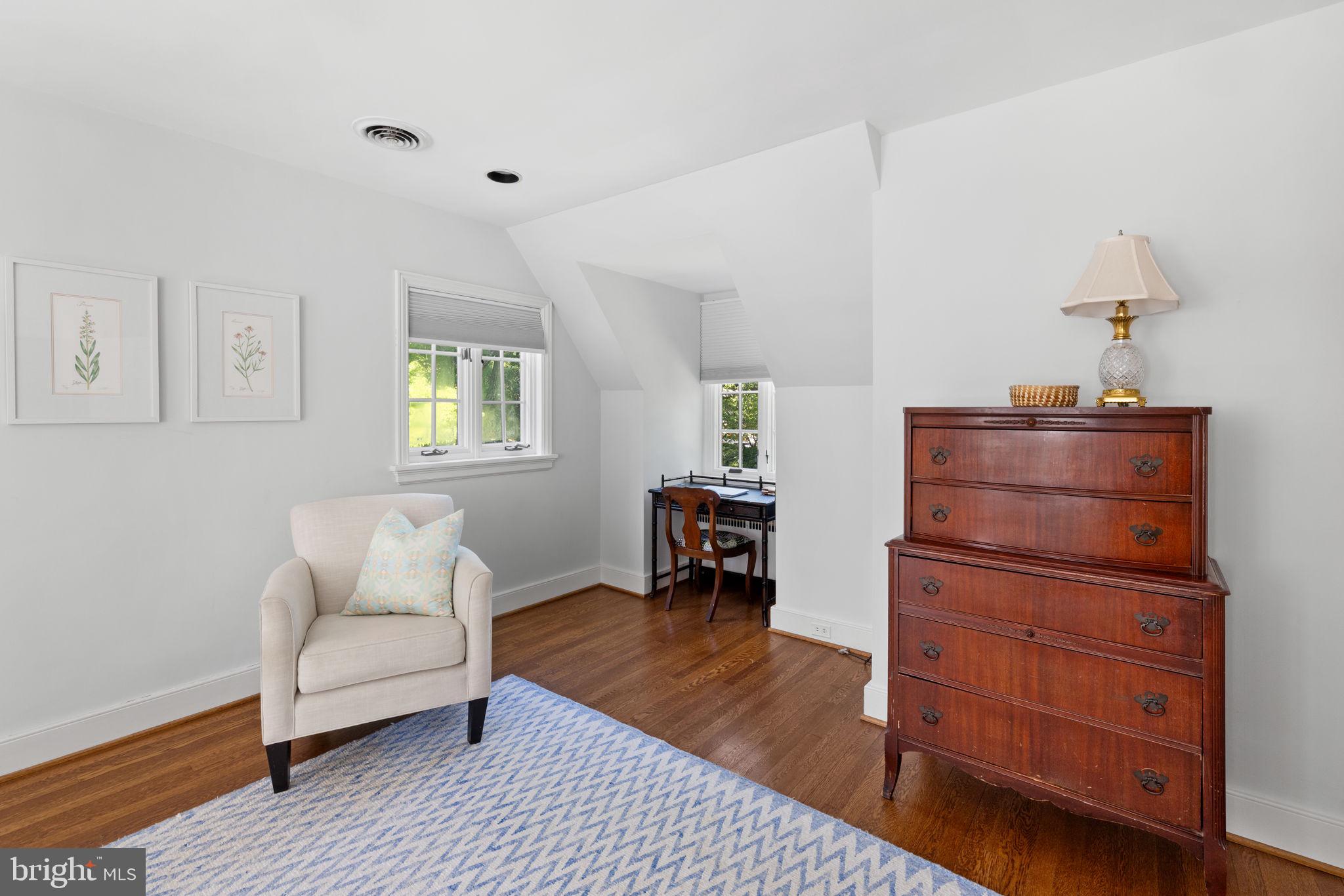 STONEWALL COURT - Residential