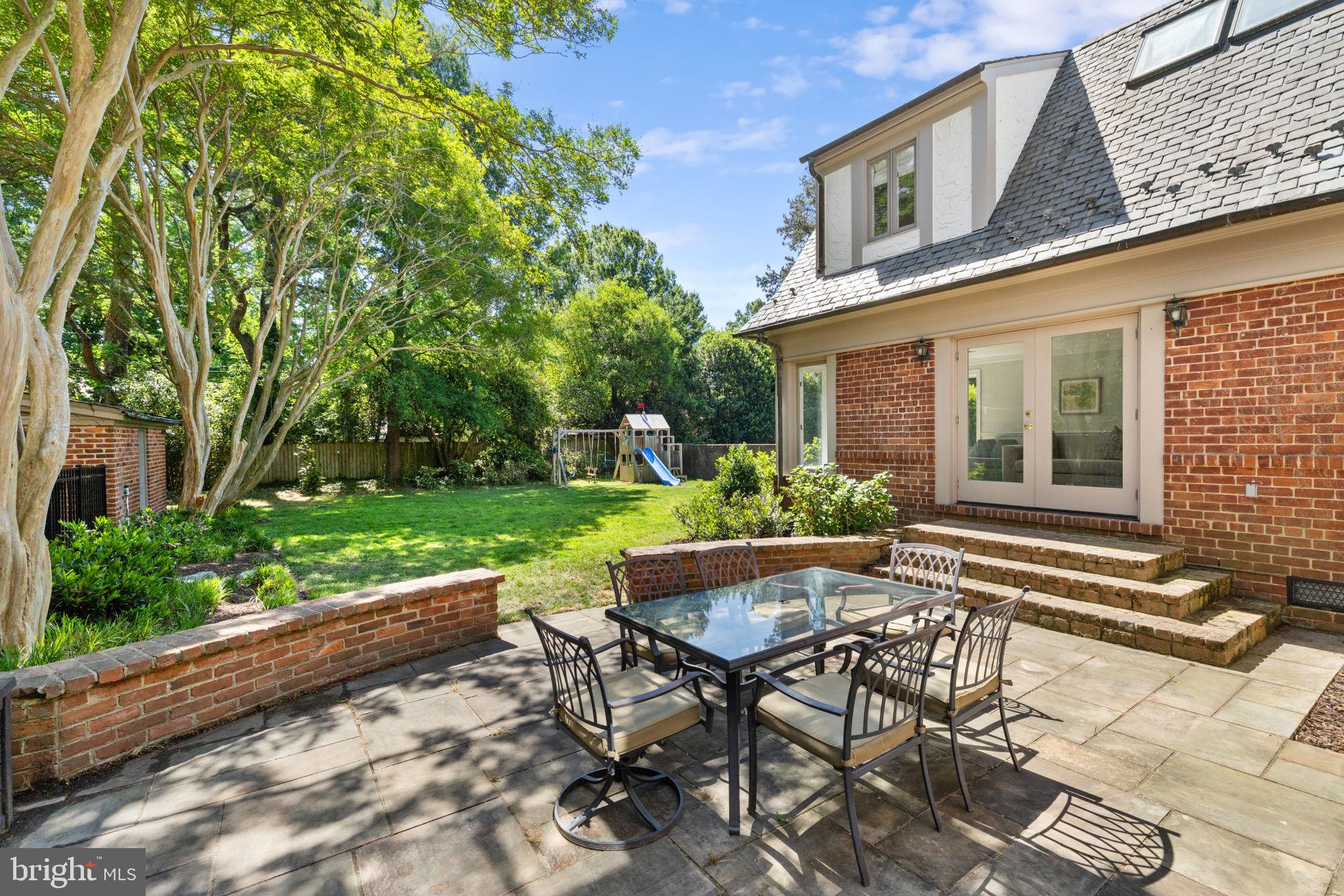 STONEWALL COURT - Residential