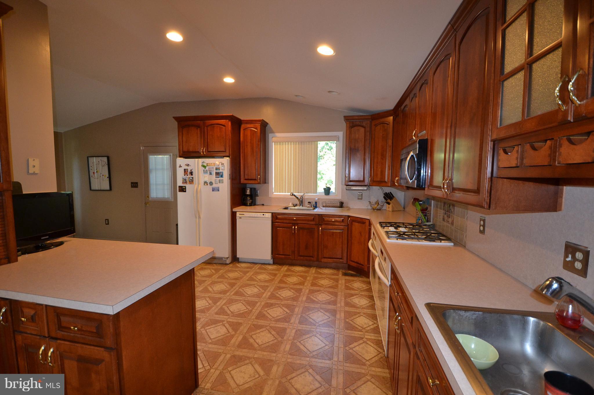 MEADOWOOD - Residential