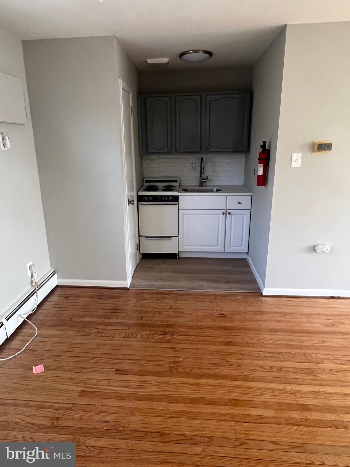 121 BUDD BOULEVARD B