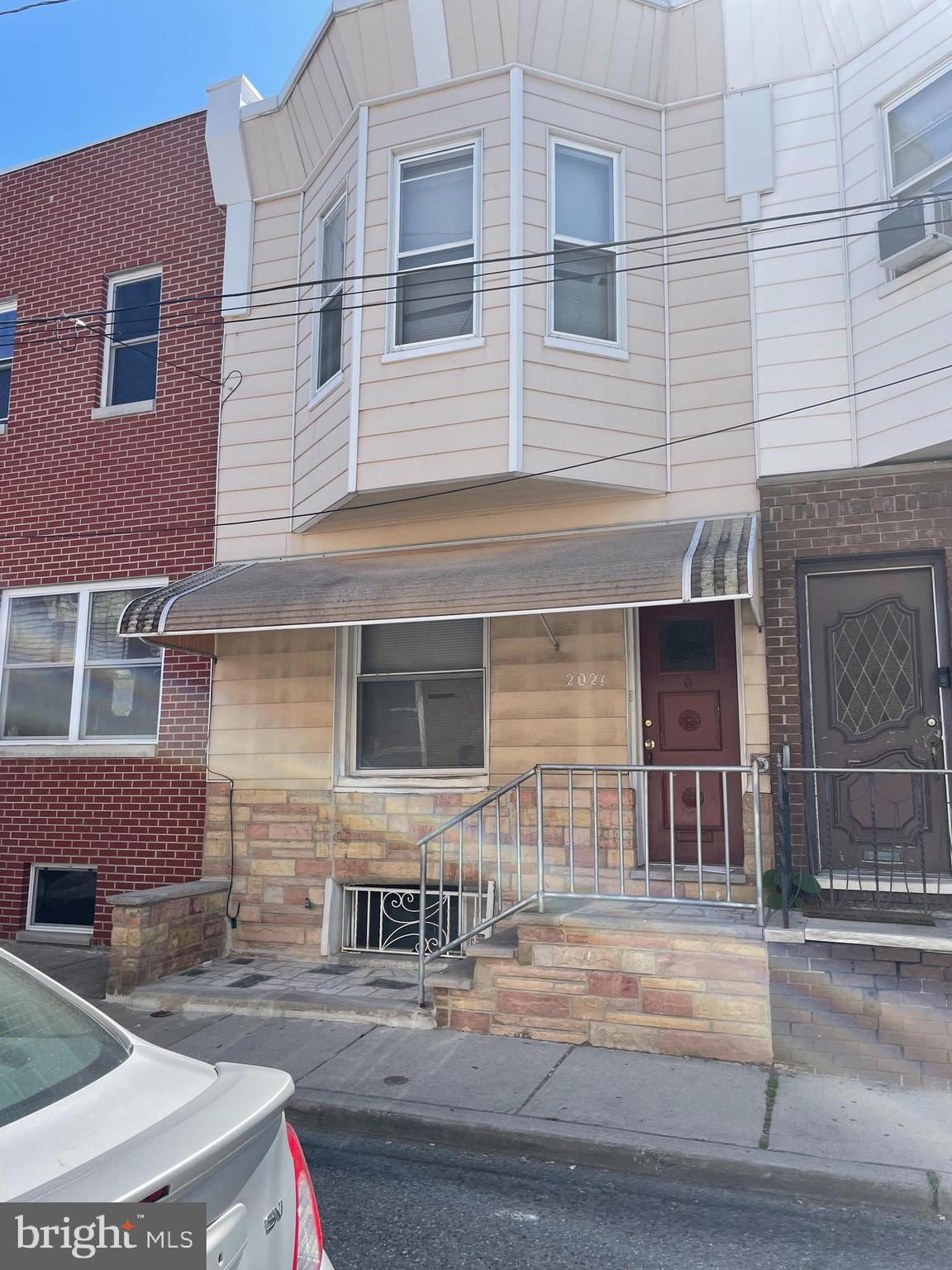 Newly renovated 3 bedroom rowhouse in South Philly. Easy to show on lockbox!!!