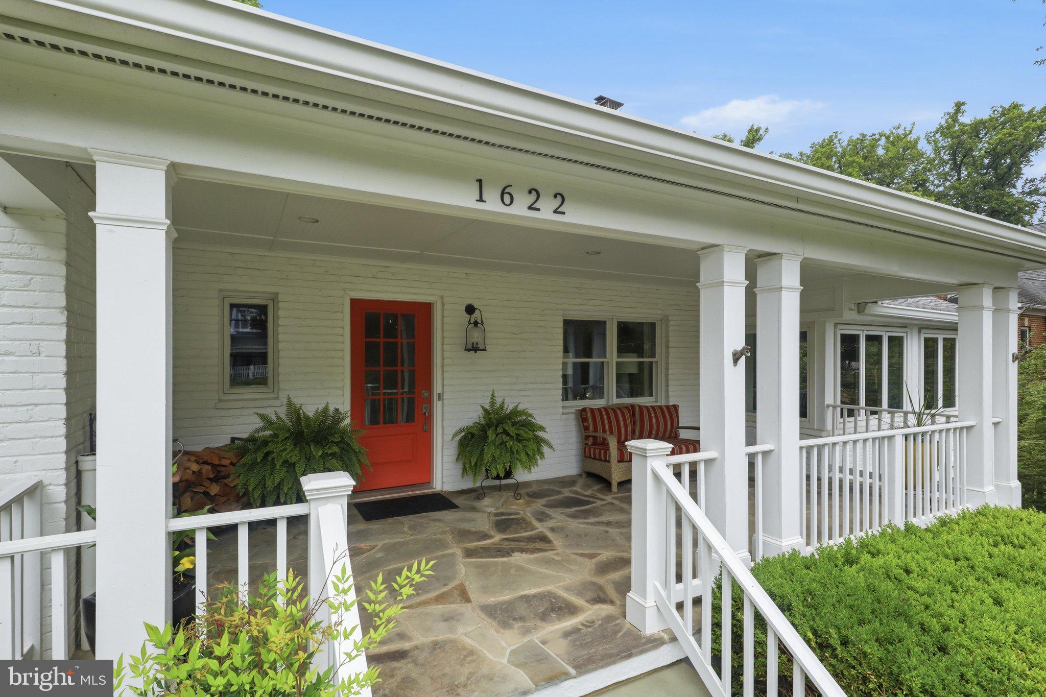 1622 FOREST LANE