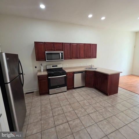 Townhouse For Rent - 1951 N Gratz Street<br/> Philadelphia County, PHILADELPHIA, PA 19121