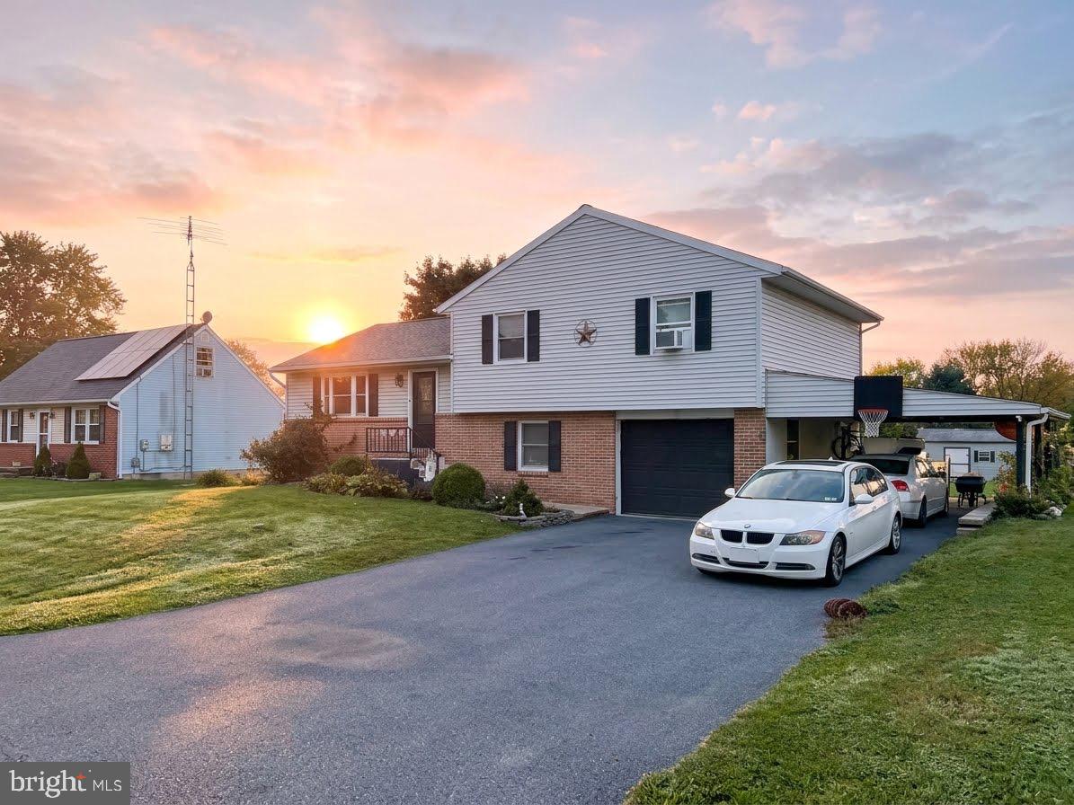 230 HOLIDAY LANE