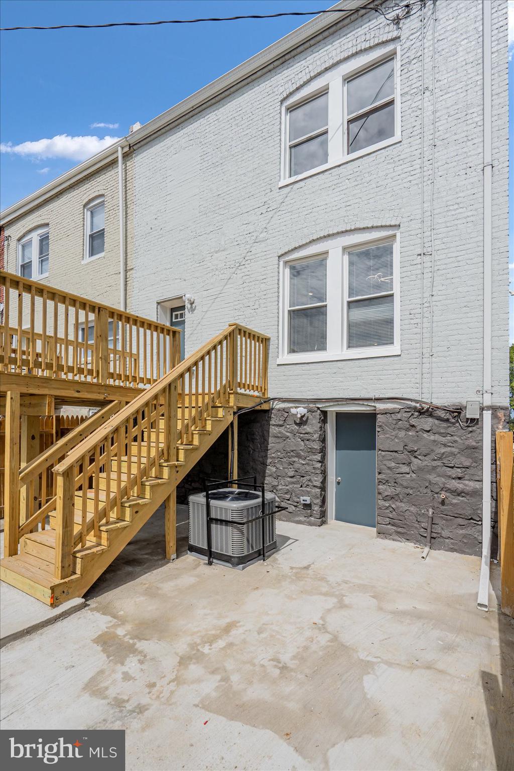 EVERGREEN LAWN - Residential