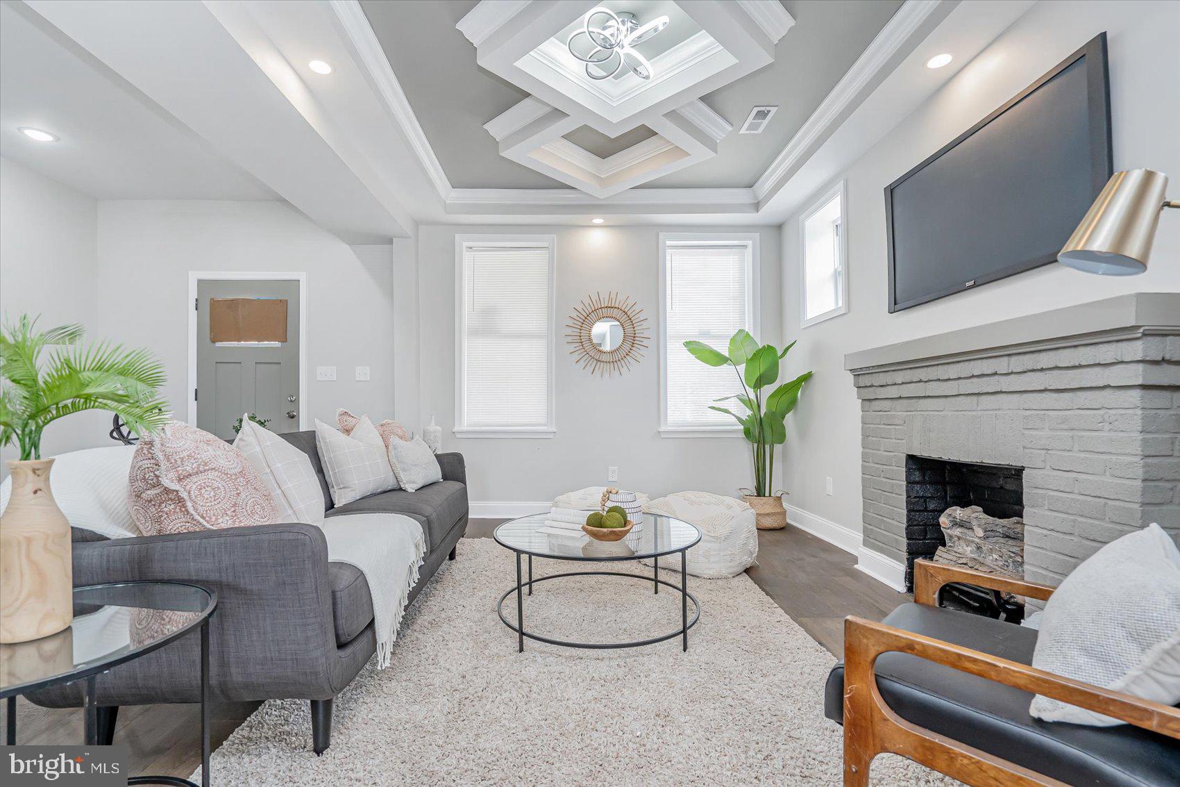 EVERGREEN LAWN - Residential