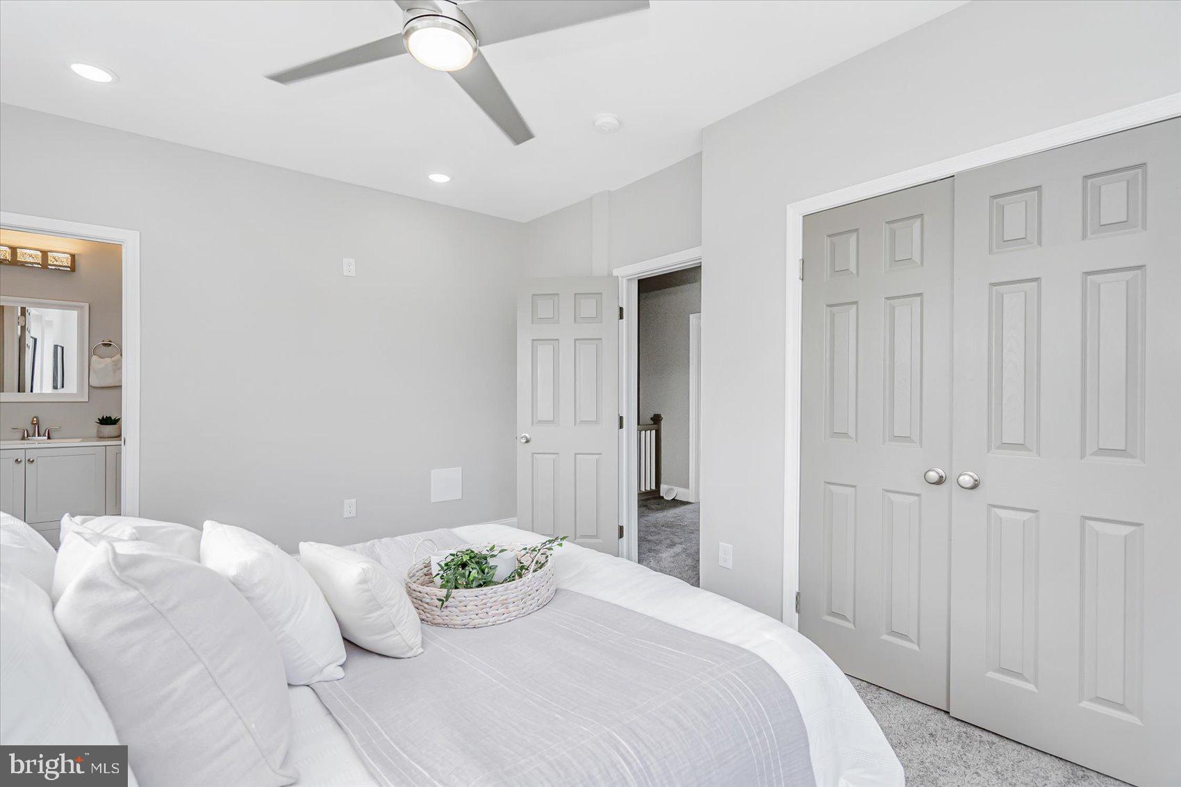 EVERGREEN LAWN - Residential