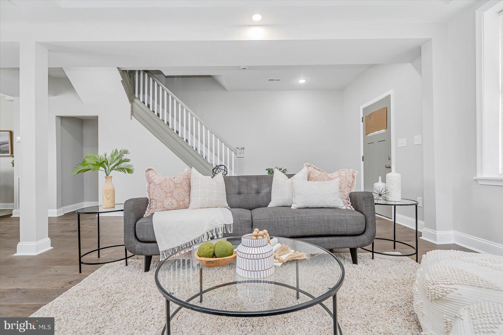 EVERGREEN LAWN - Residential