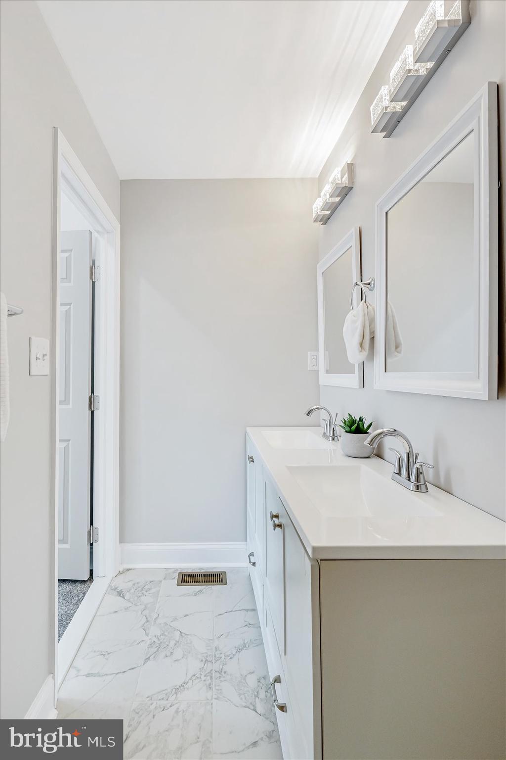 EVERGREEN LAWN - Residential