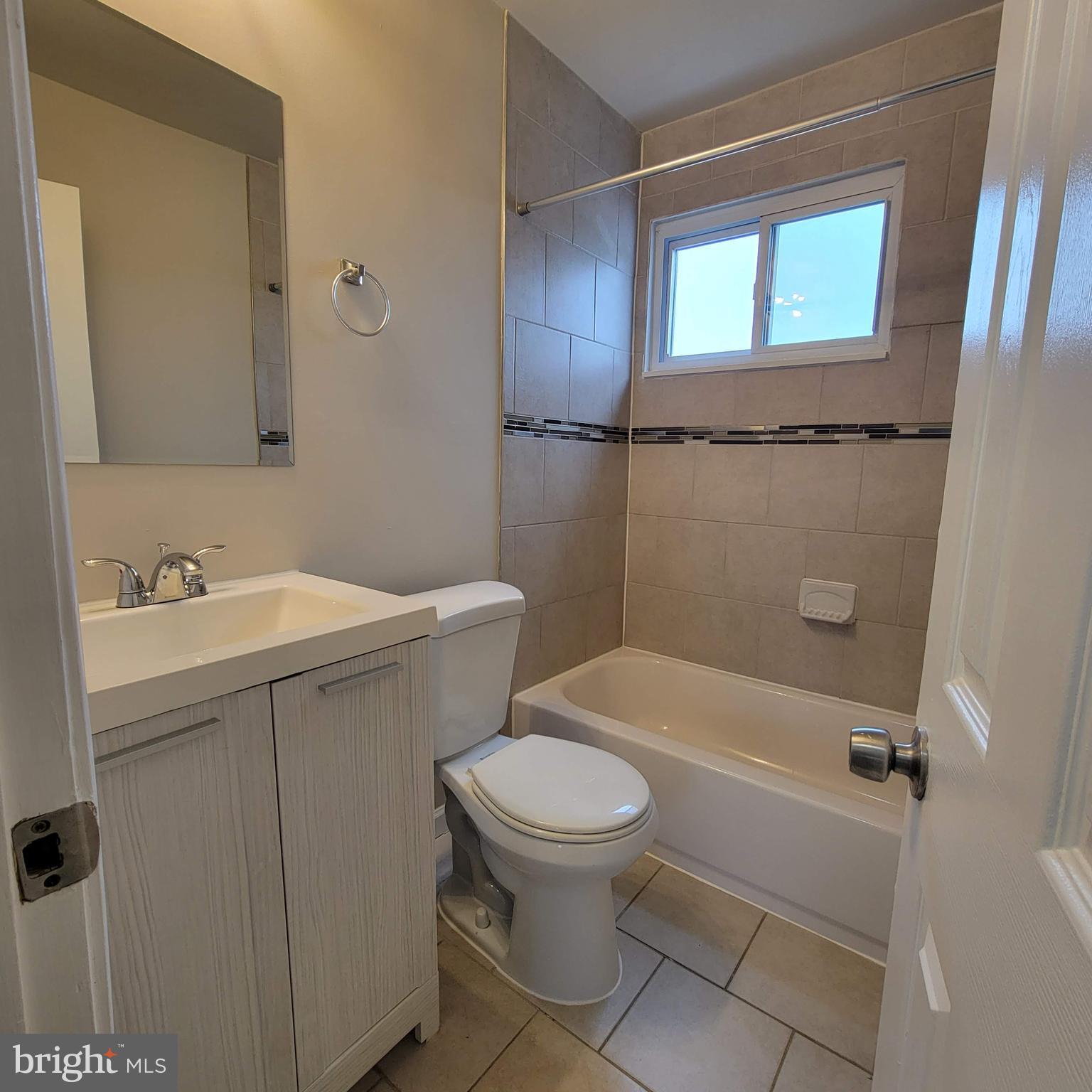 IVERSON COURTS - Residential Lease