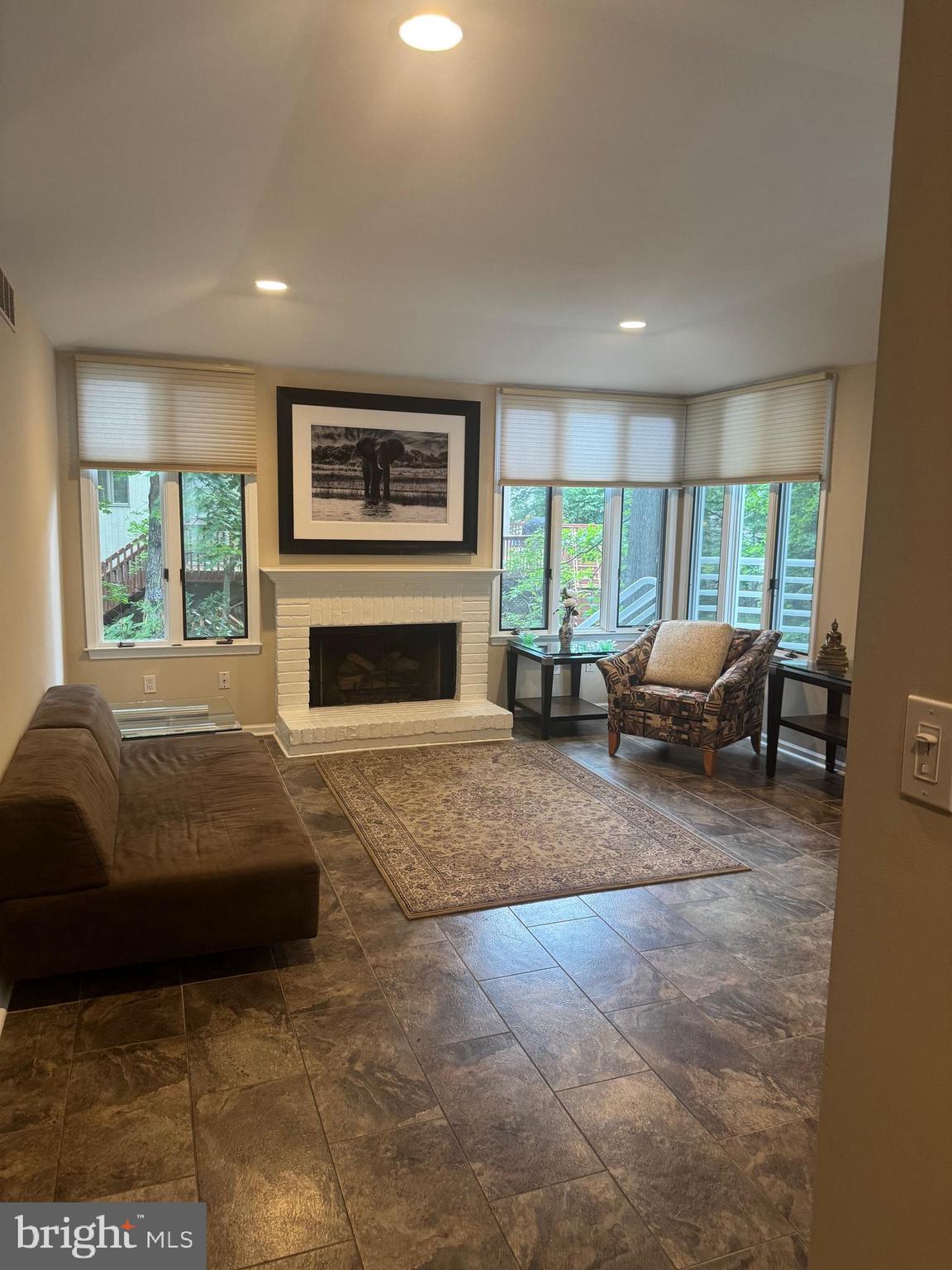 5 PROMENADE PLACE