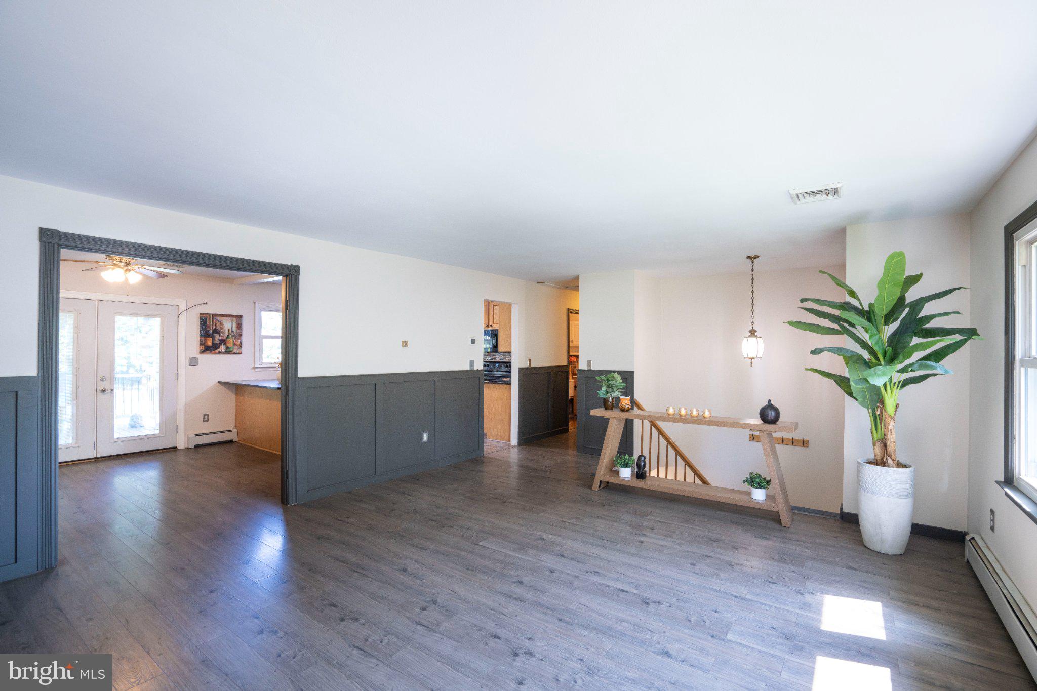 1621 OXFORD CIRCLE