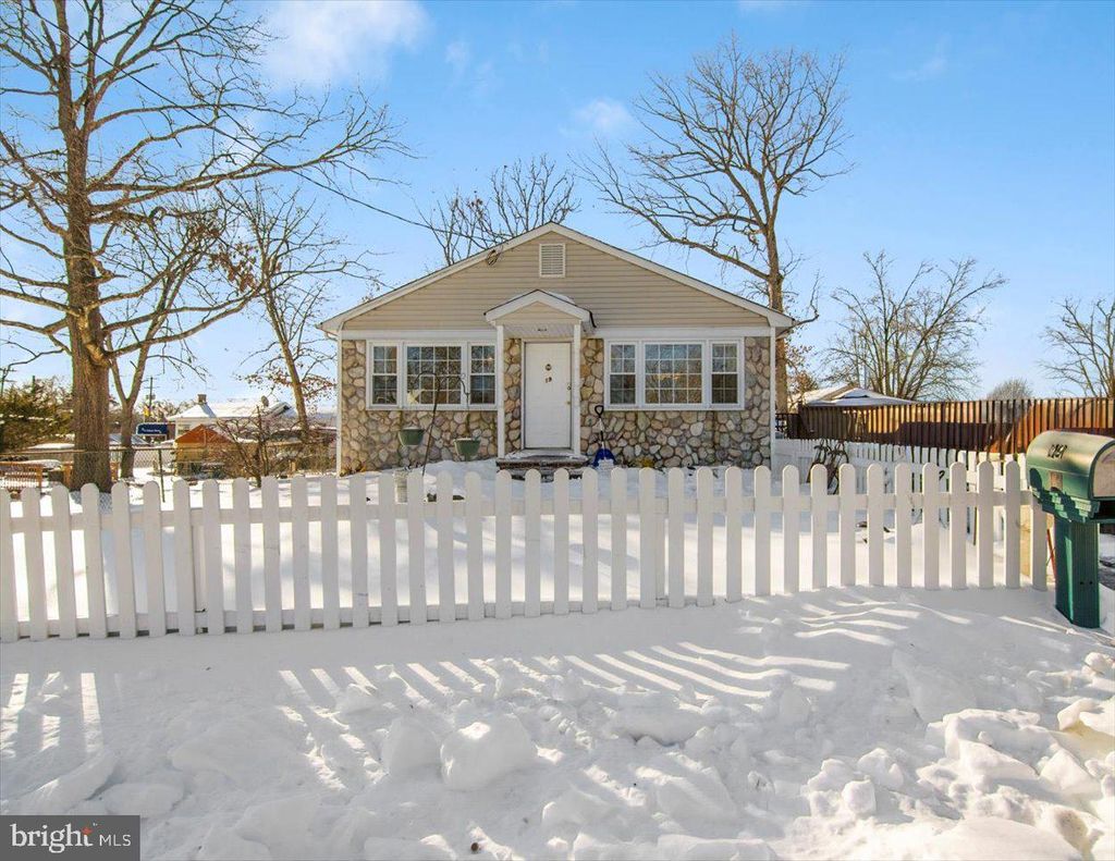 Photo of 19 Walker Avenue, SPOTSWOOD, NJ 08884 (MLS # NJMX2011268)