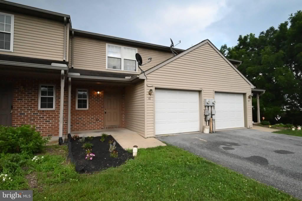 Photo of 41 Stauffer Court, LEOLA, PA 17540 (MLS # PALA2065952)