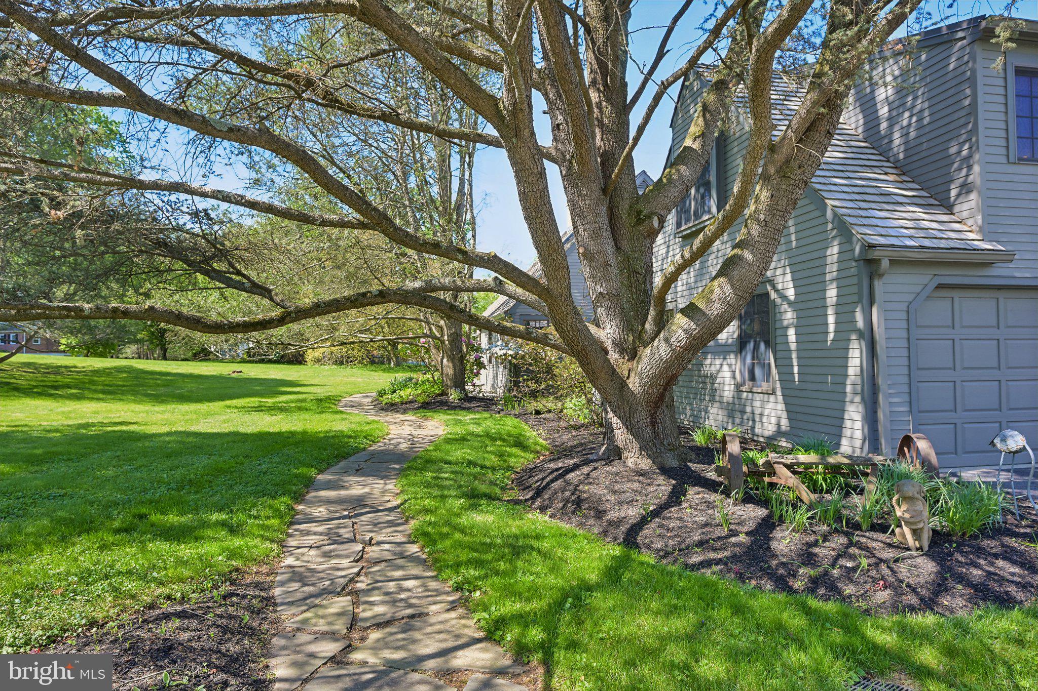 817 SHARON CIRCLE