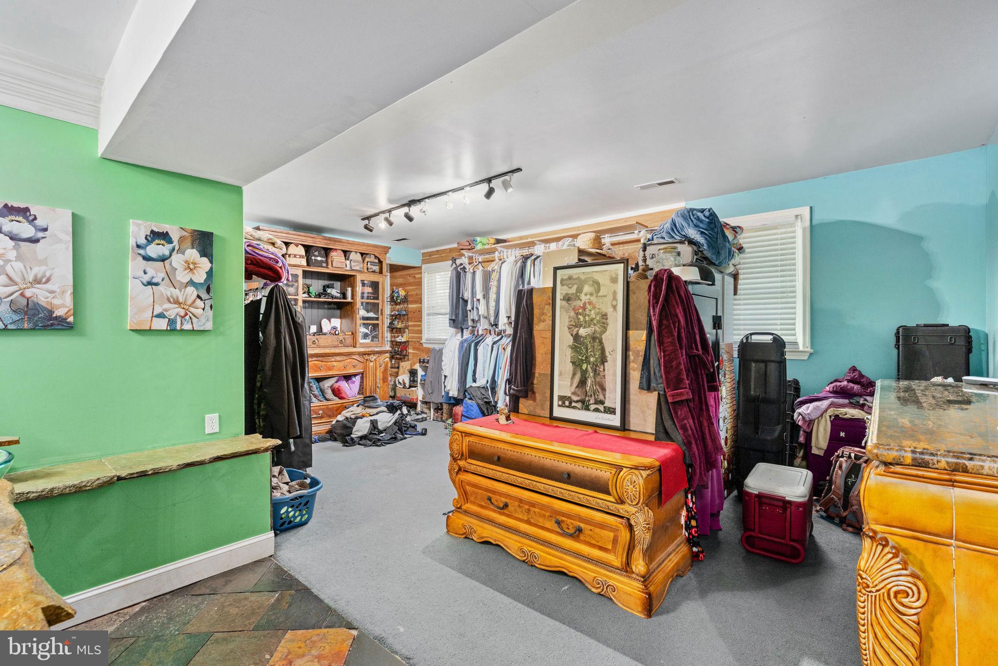 BREEZEWOOD - Residential