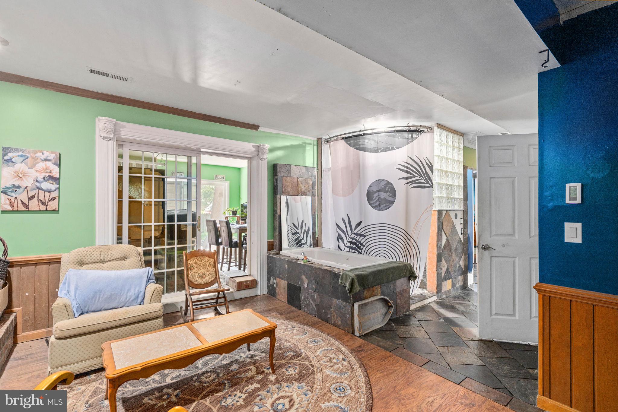 BREEZEWOOD - Residential