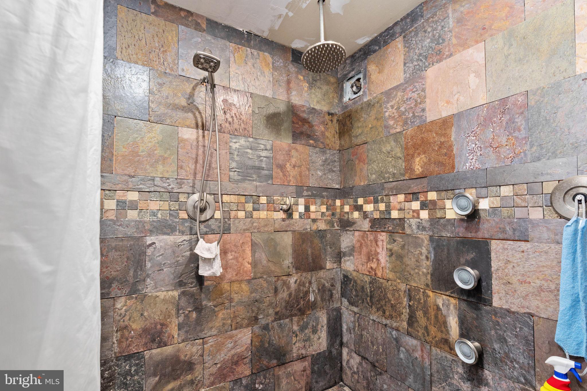 BREEZEWOOD - Residential