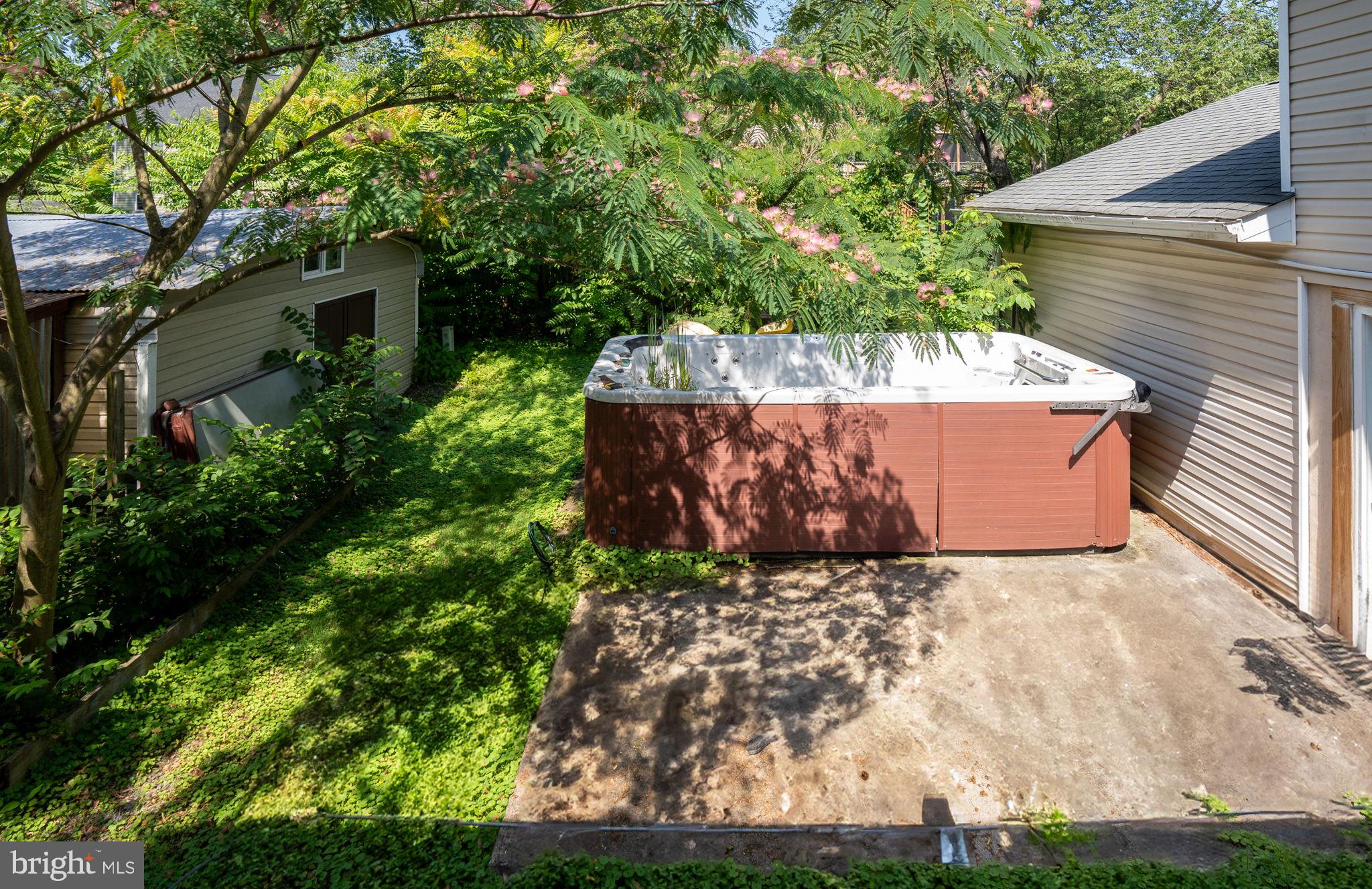 BREEZEWOOD - Residential