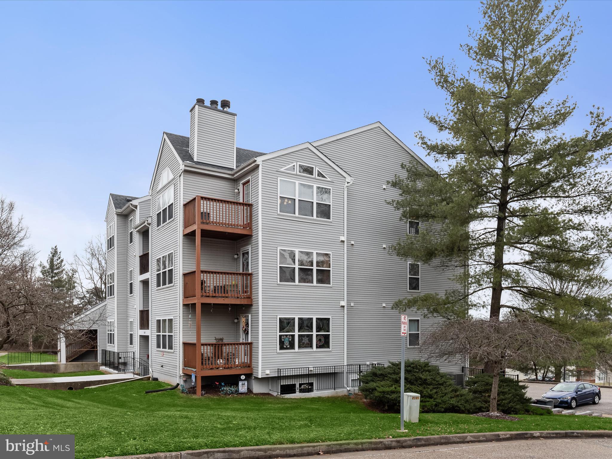 RIVERCHASE - Residential