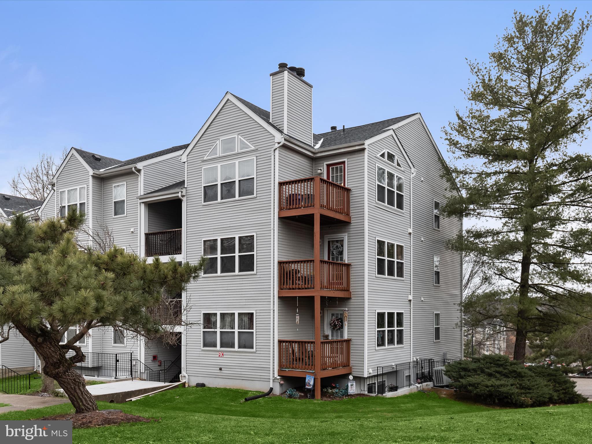 RIVERCHASE - Residential