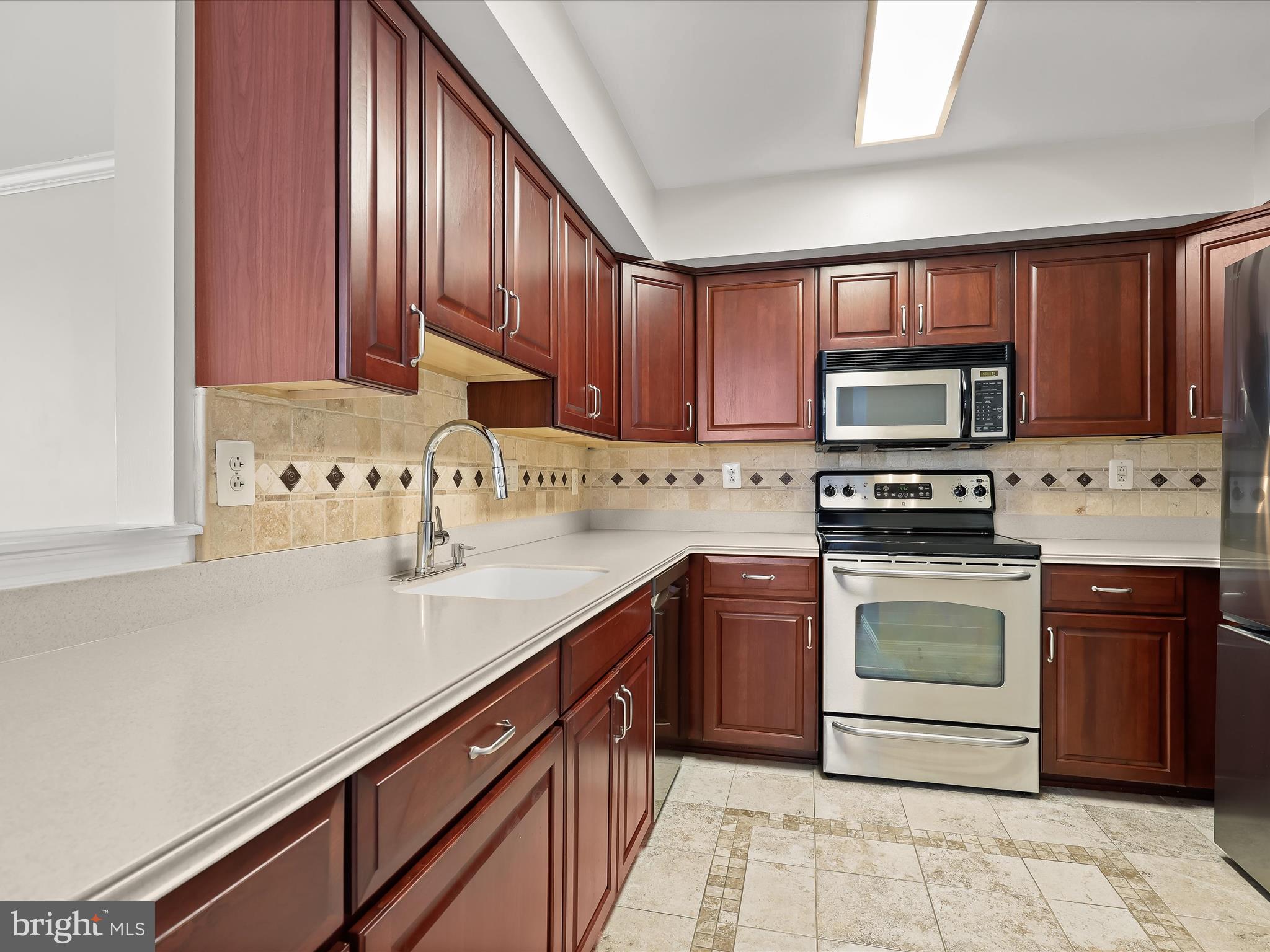 RIVERCHASE - Residential