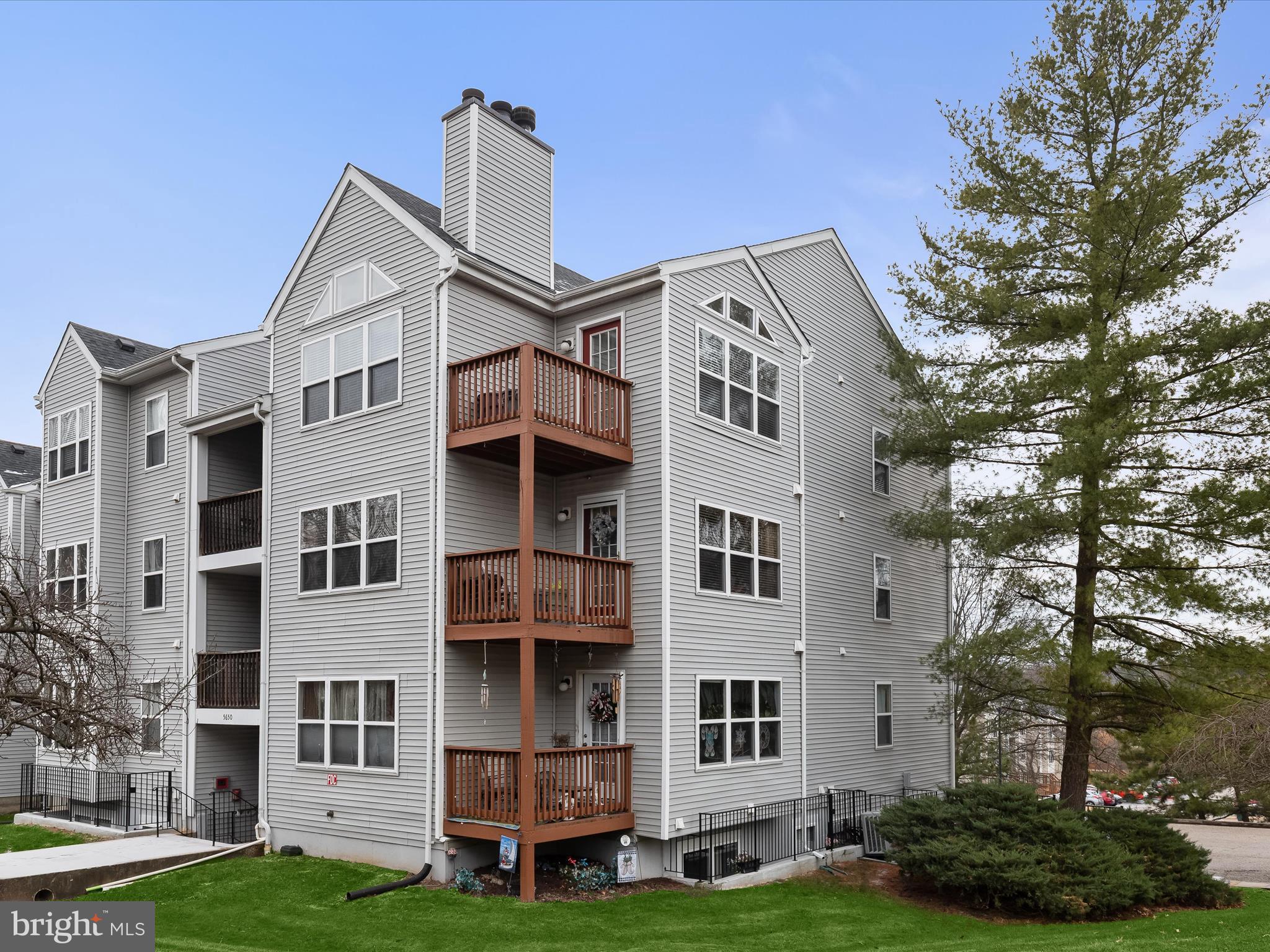 RIVERCHASE - Residential